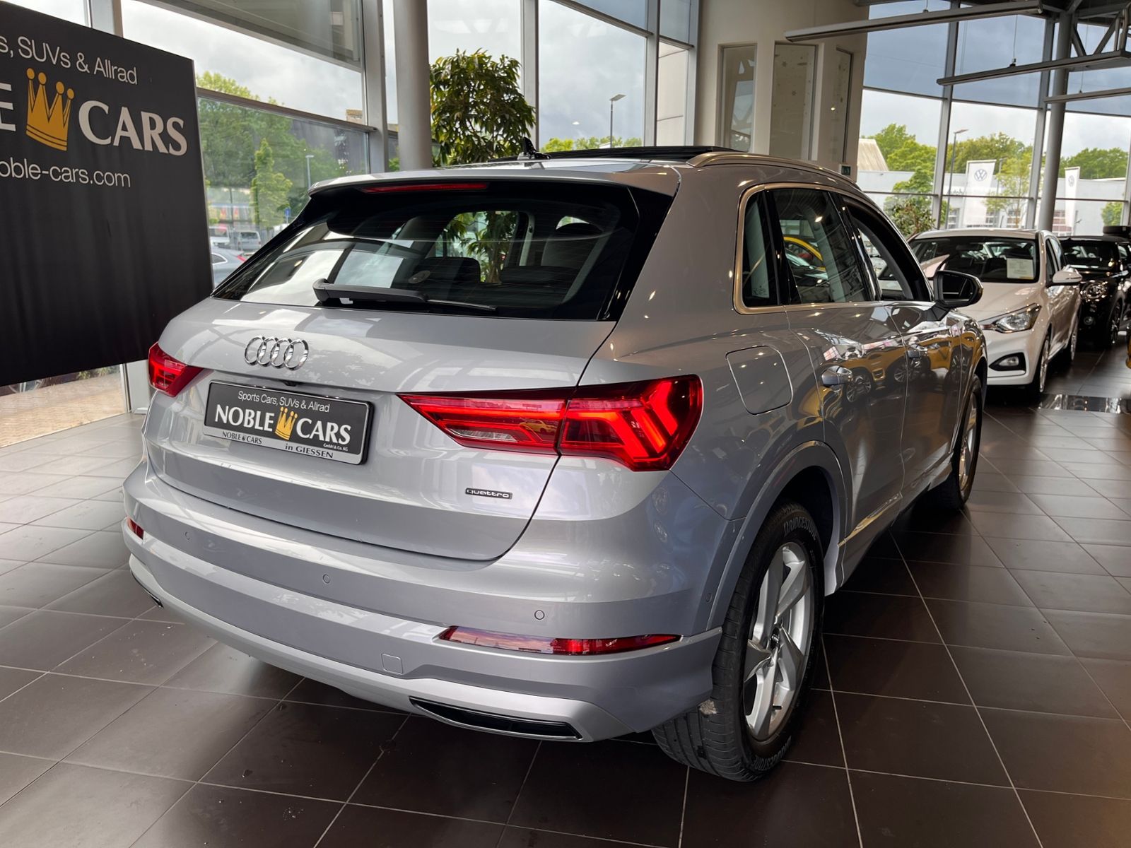 Fahrzeugabbildung Audi Q3 40 TFSI quattro advanced PANO AHK LED