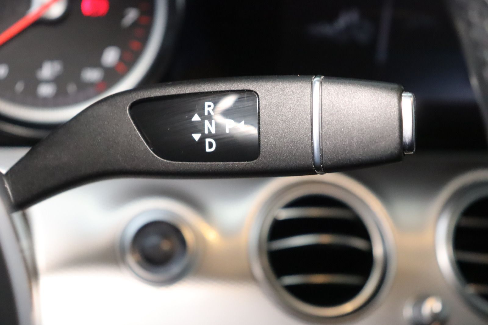 Fahrzeugabbildung Mercedes-Benz E 200 T 4Matic * Schiebedach * Navi * AMG line