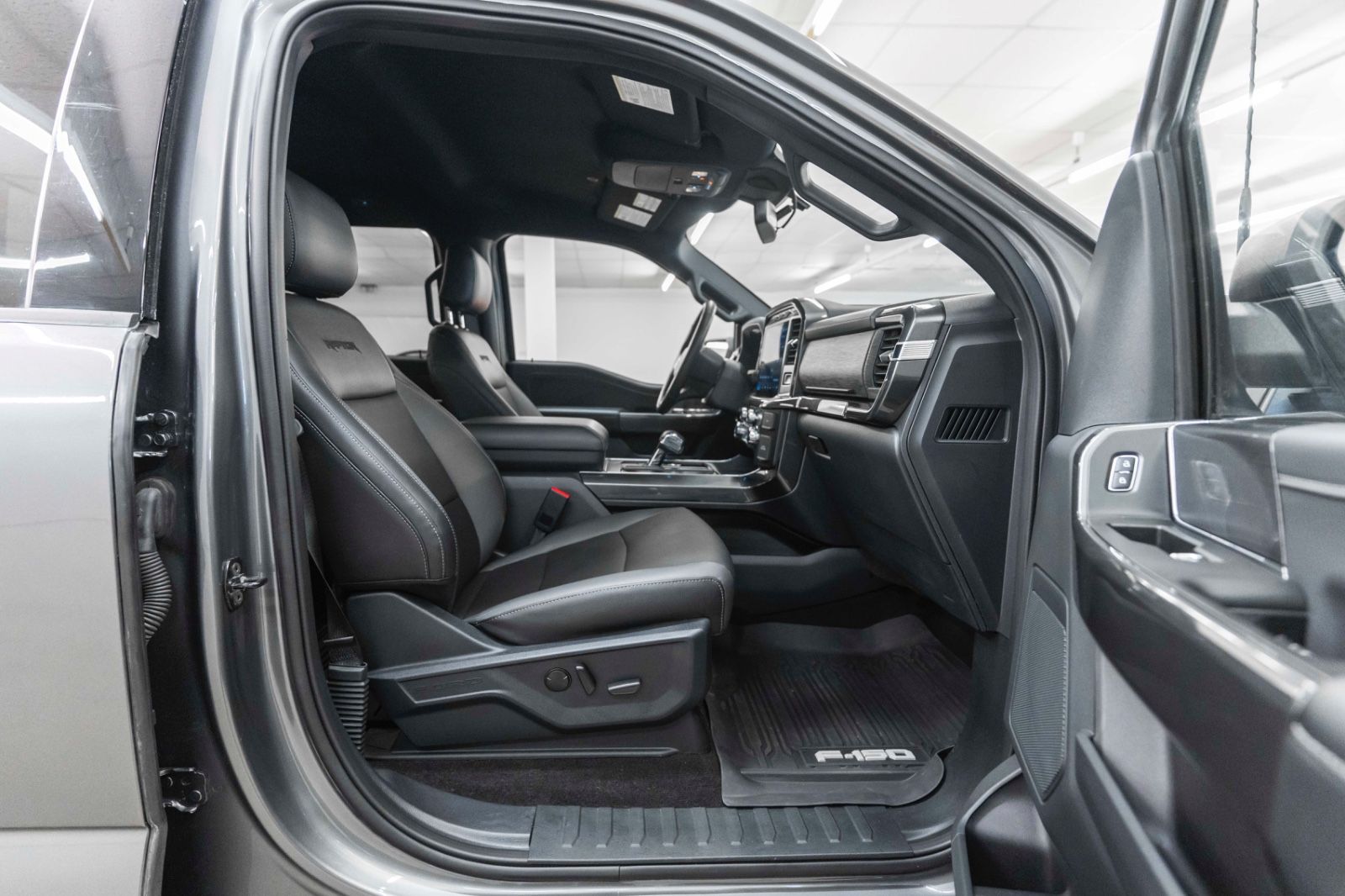 Fahrzeugabbildung Ford F 150 5.0L XLT KAM CARPLAY TOTW NAV  LED