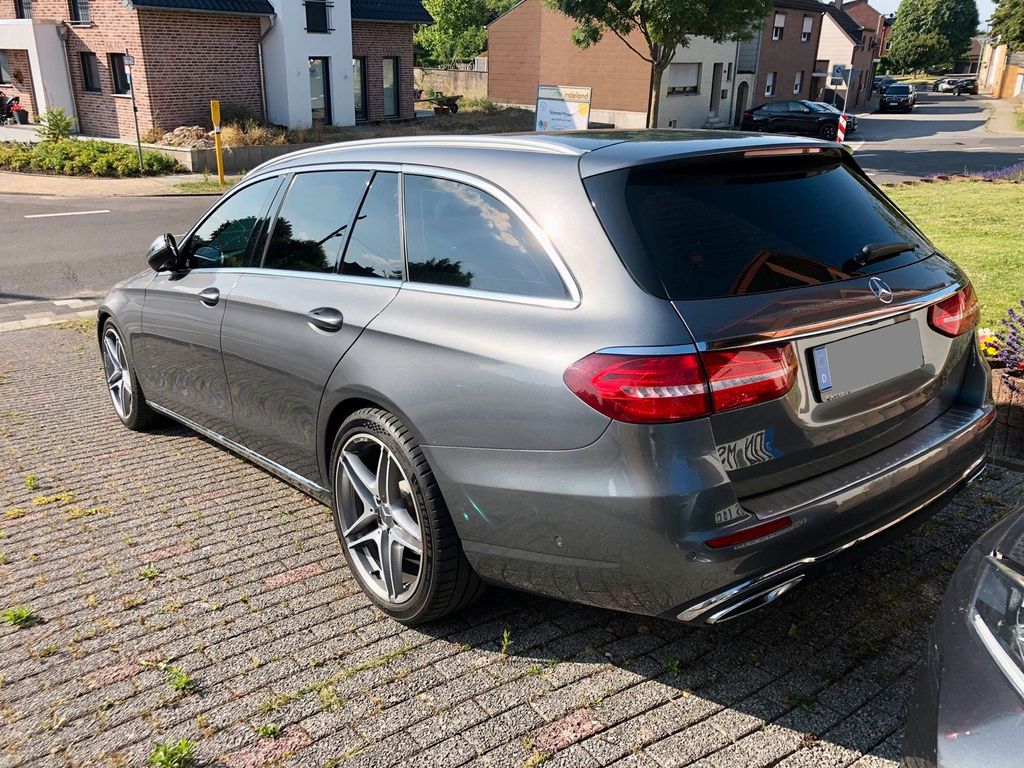 Image of Mercedes-Benz E 220