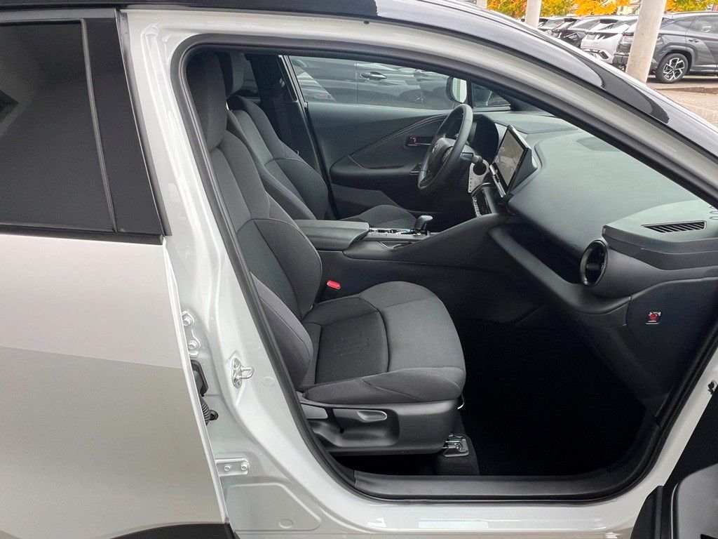Fahrzeugabbildung Toyota C-HR 1.8 Hybrid FWD Teamplayer Technikpaket