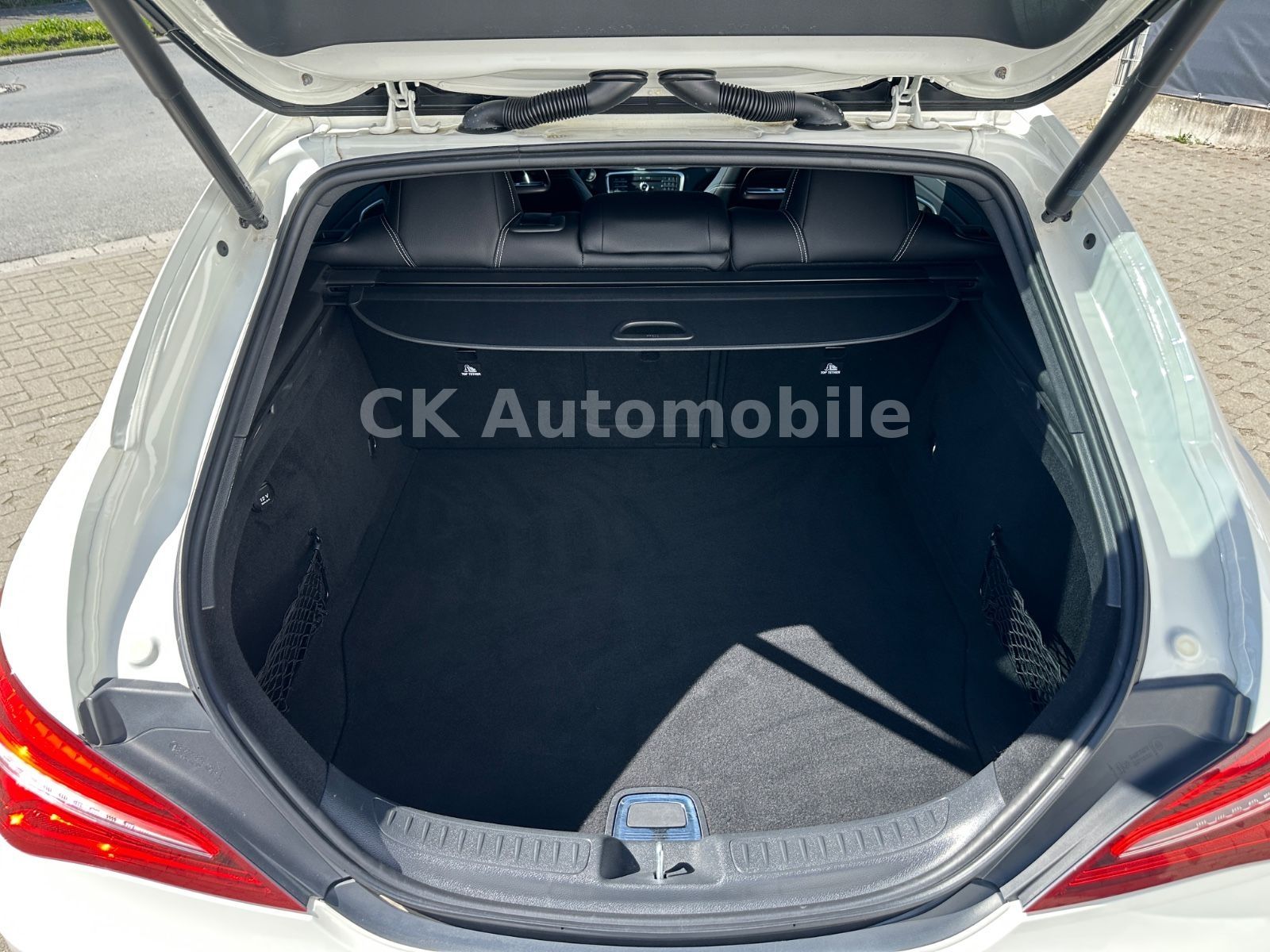 Fahrzeugabbildung Mercedes-Benz CLA220d Shooting Brake Peak Edition/Navi/LED/Kam