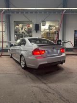 BMW e90 335i Facelift - BMW 3er Reihe aus 2008: Facelift