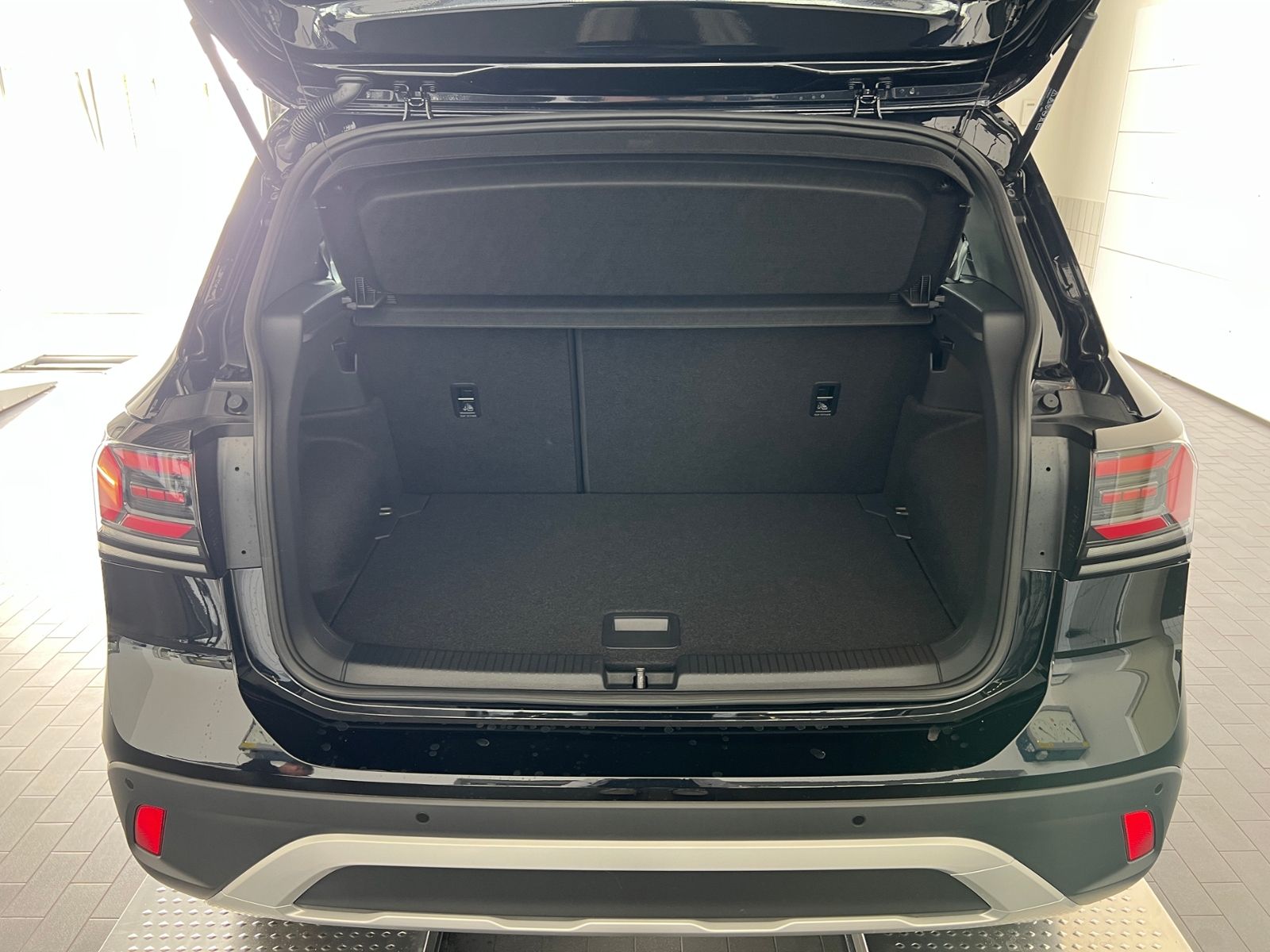 Fahrzeugabbildung Volkswagen T-Cross ENERGY 1.0 TSI DSG *AHK,Side Assist,Navi
