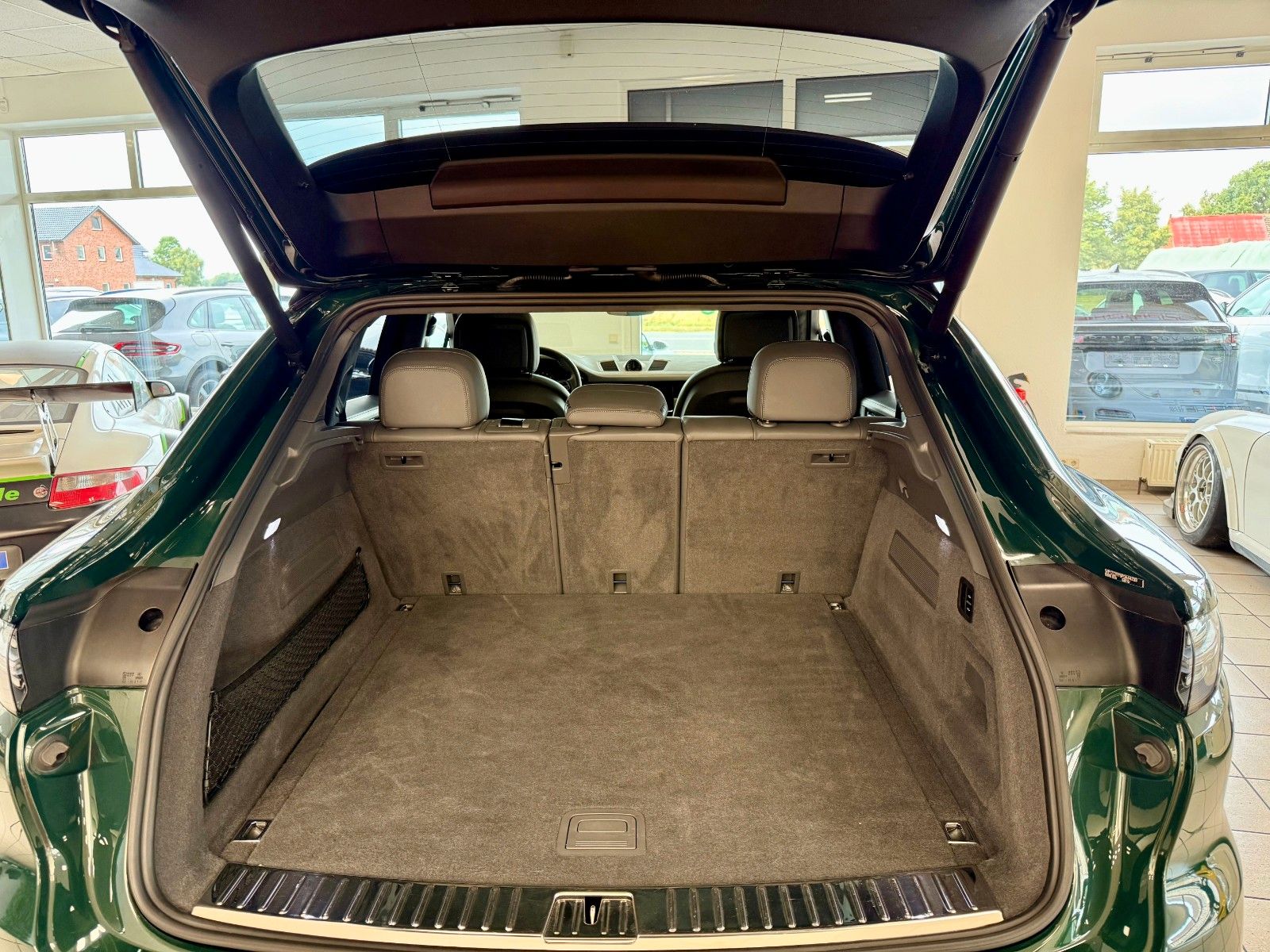 Fahrzeugabbildung Porsche Cayenne Coupe Turbo S E-Hybrid APPROVED / PTS