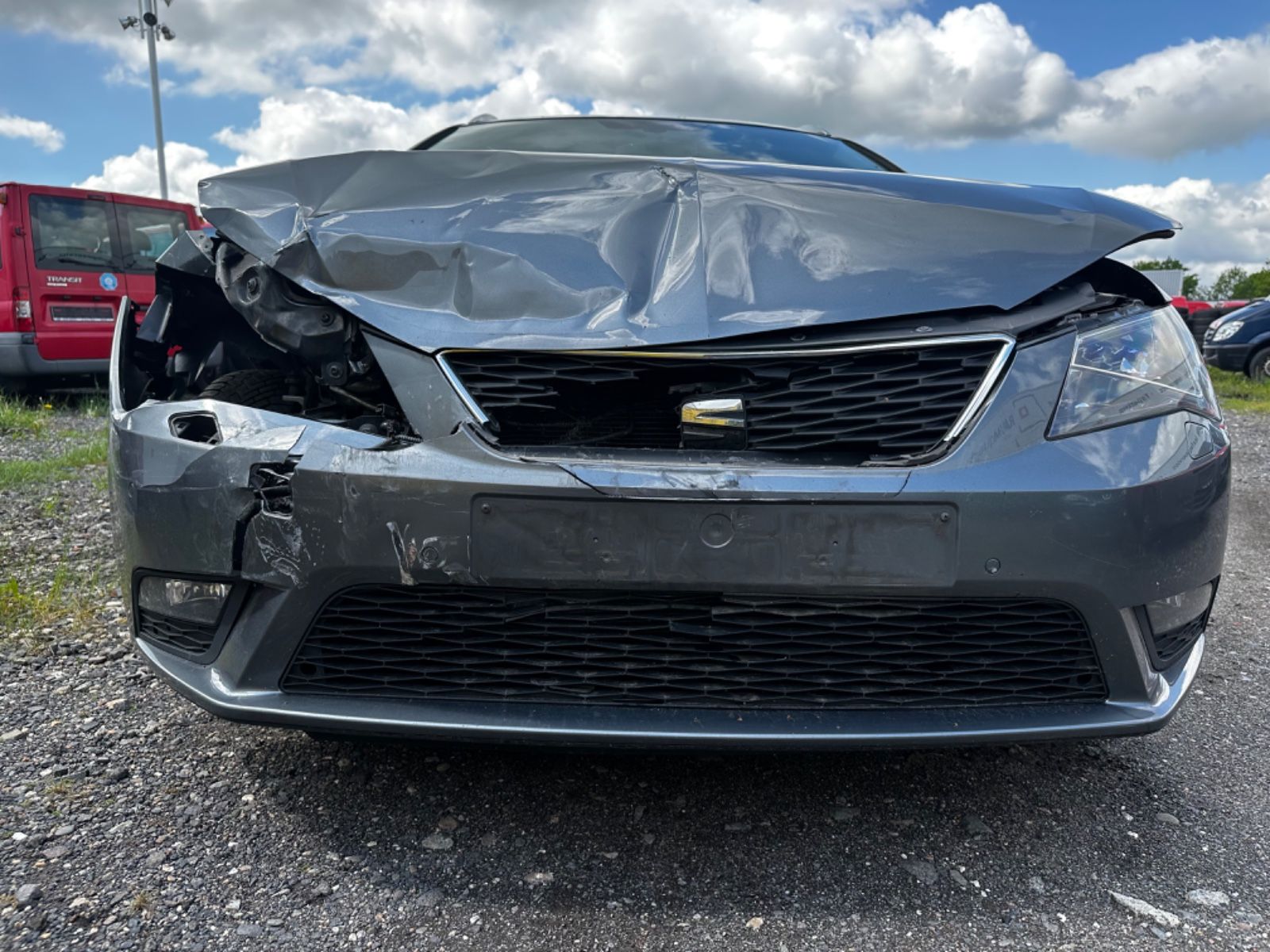 Fahrzeugabbildung SEAT Leon ST Style Unfall Export /Händler