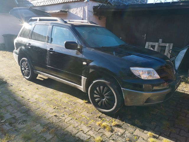 Mitsubishi Outlander 2.0 Invite 4WD Invite 7.2025 TÜV 