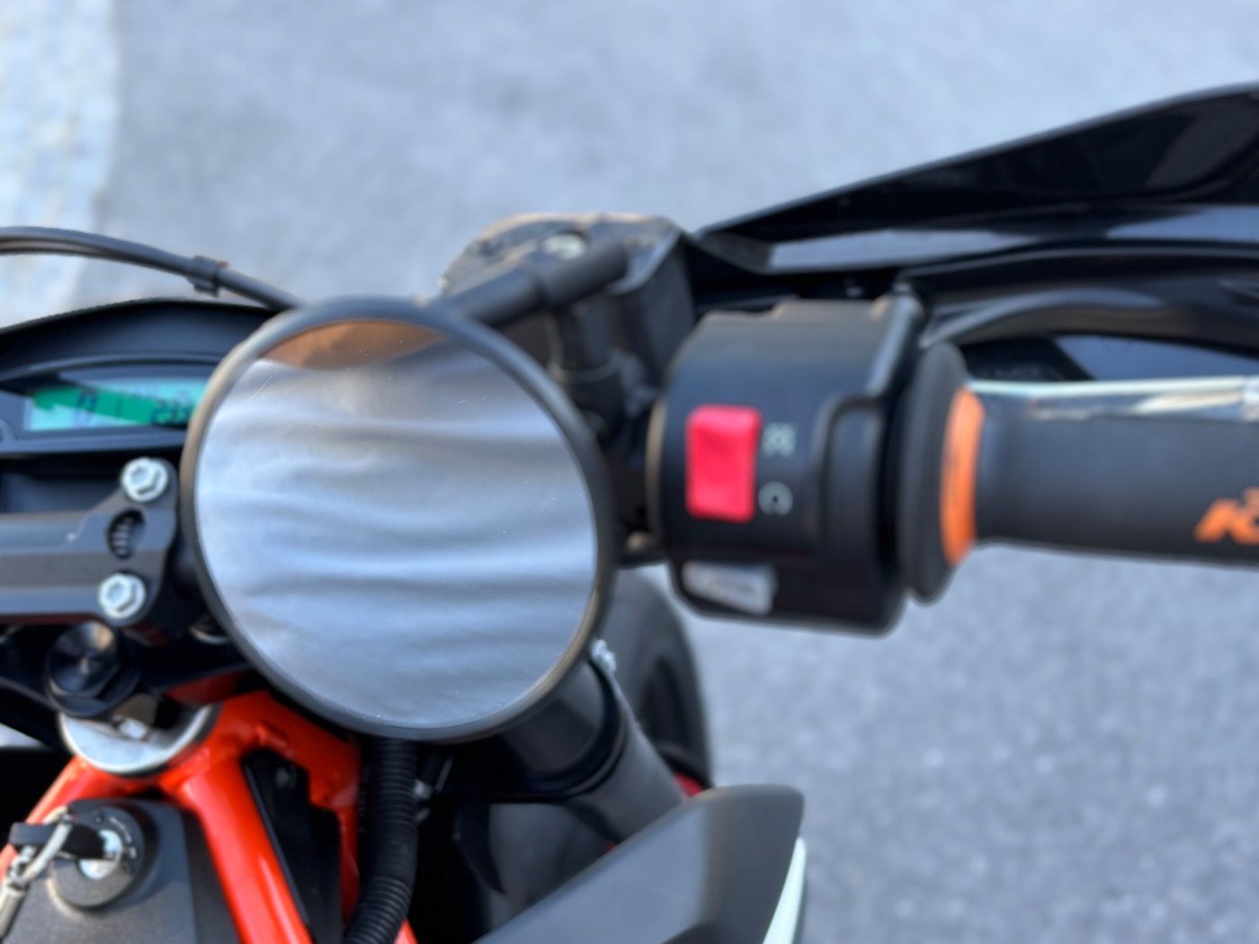 Fahrzeugabbildung KTM 690 SMC-R 2021 Leovince Komplettanlage