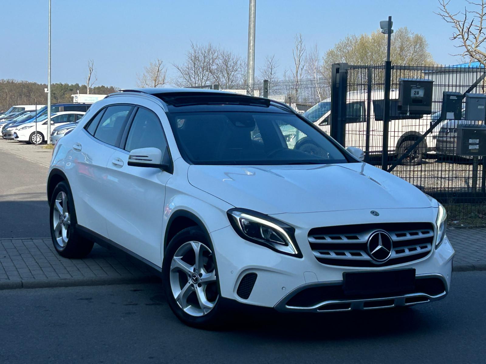 Mercedes-Benz GLA 180 7G-DCT Urban Panorama Leder Navi LED 18"