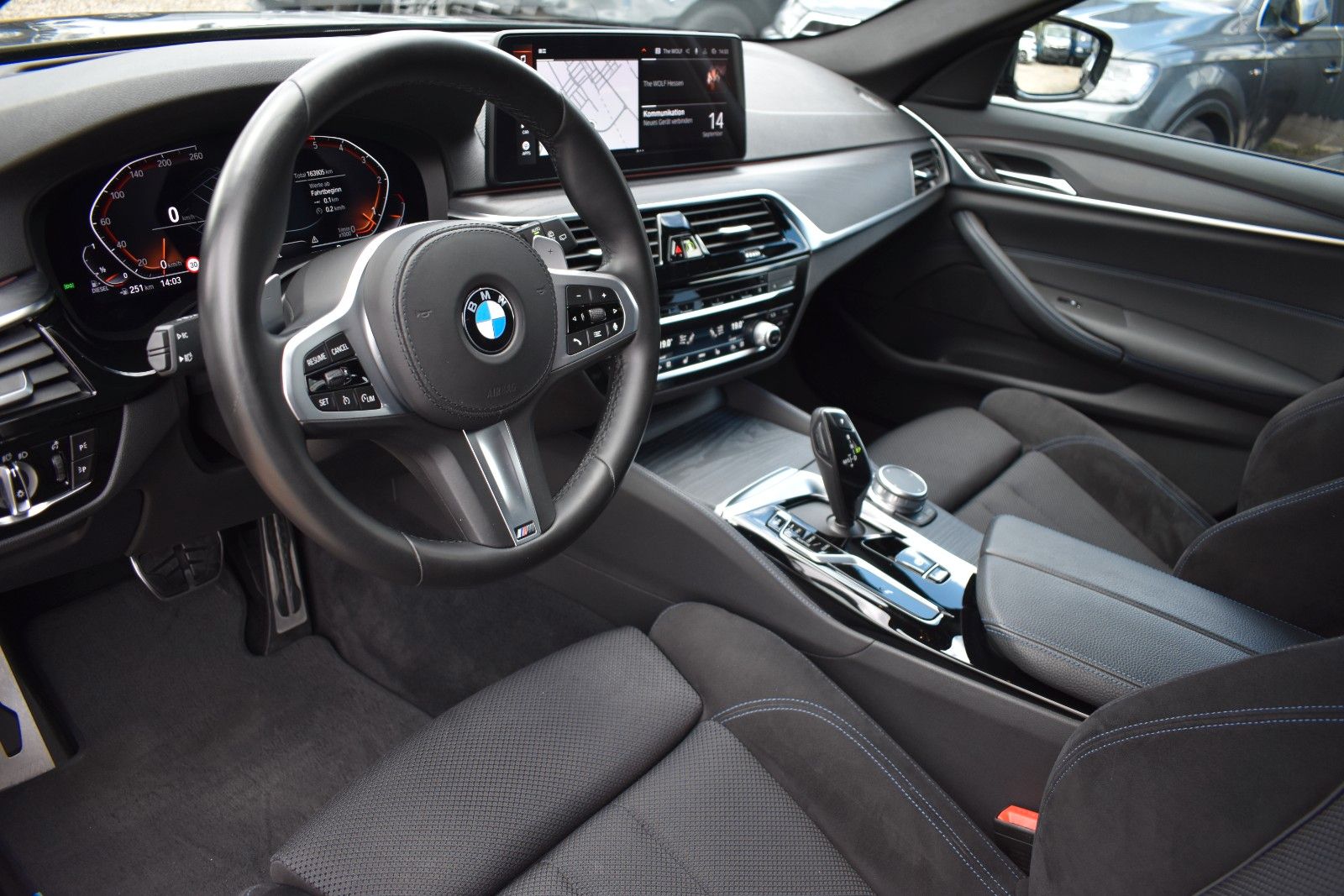 Fahrzeugabbildung BMW 530d Touring xDrive MSport LASER/HUD/KEYLESS/AHK
