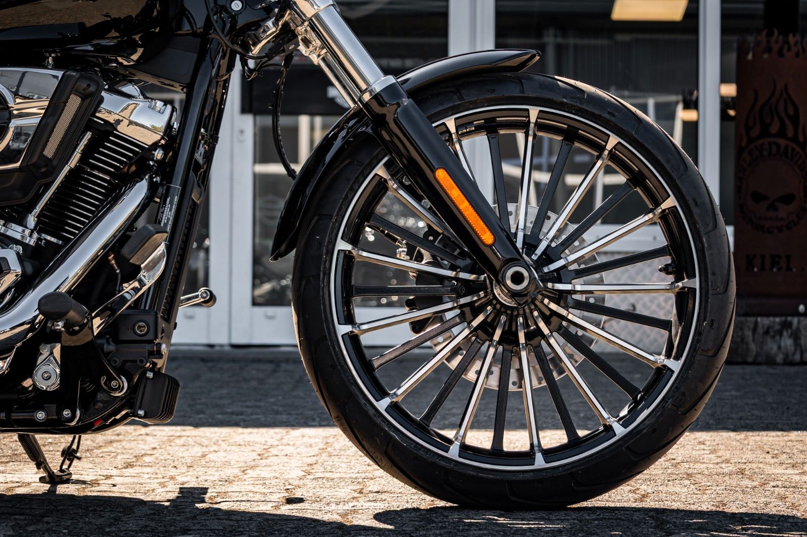 Fahrzeugabbildung Harley-Davidson BREAKOUT FXBR 117 ci - Jekill & Hyde