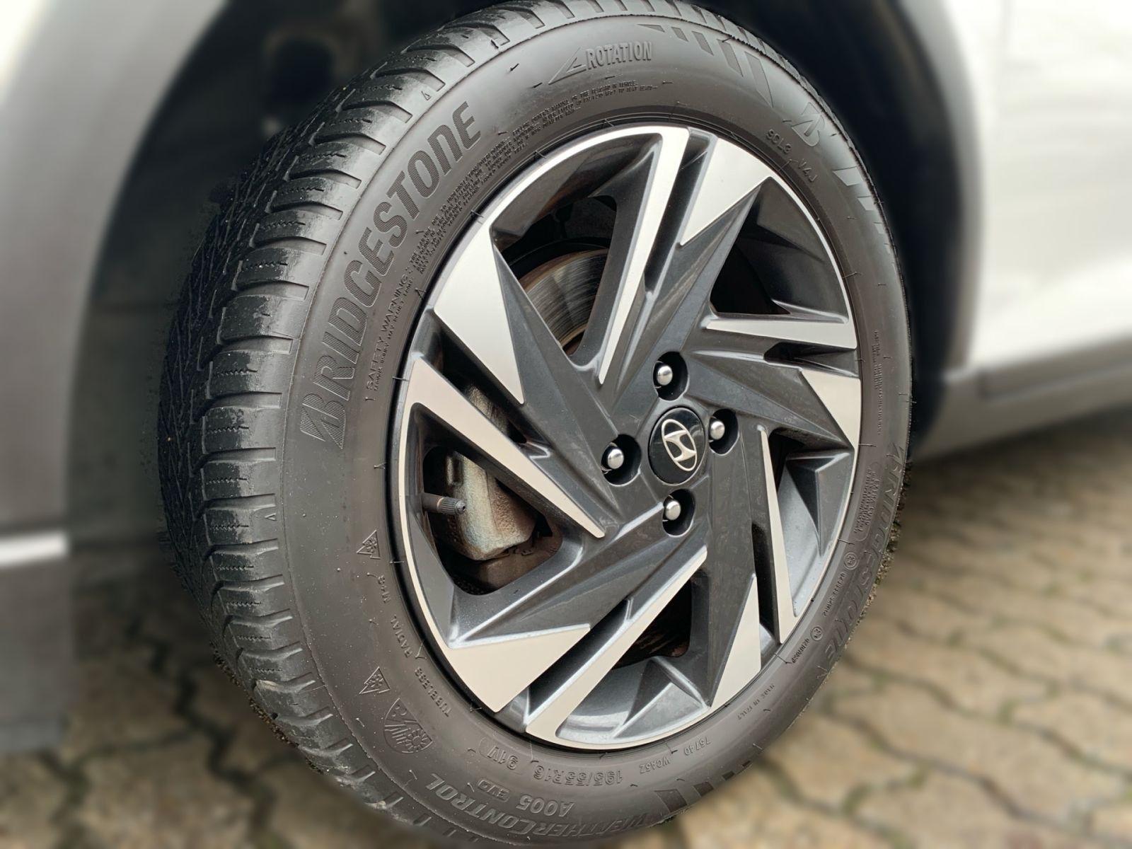 Fahrzeugabbildung Hyundai BAYON 1.0 T-GDI Connect & Go Navi BOSE