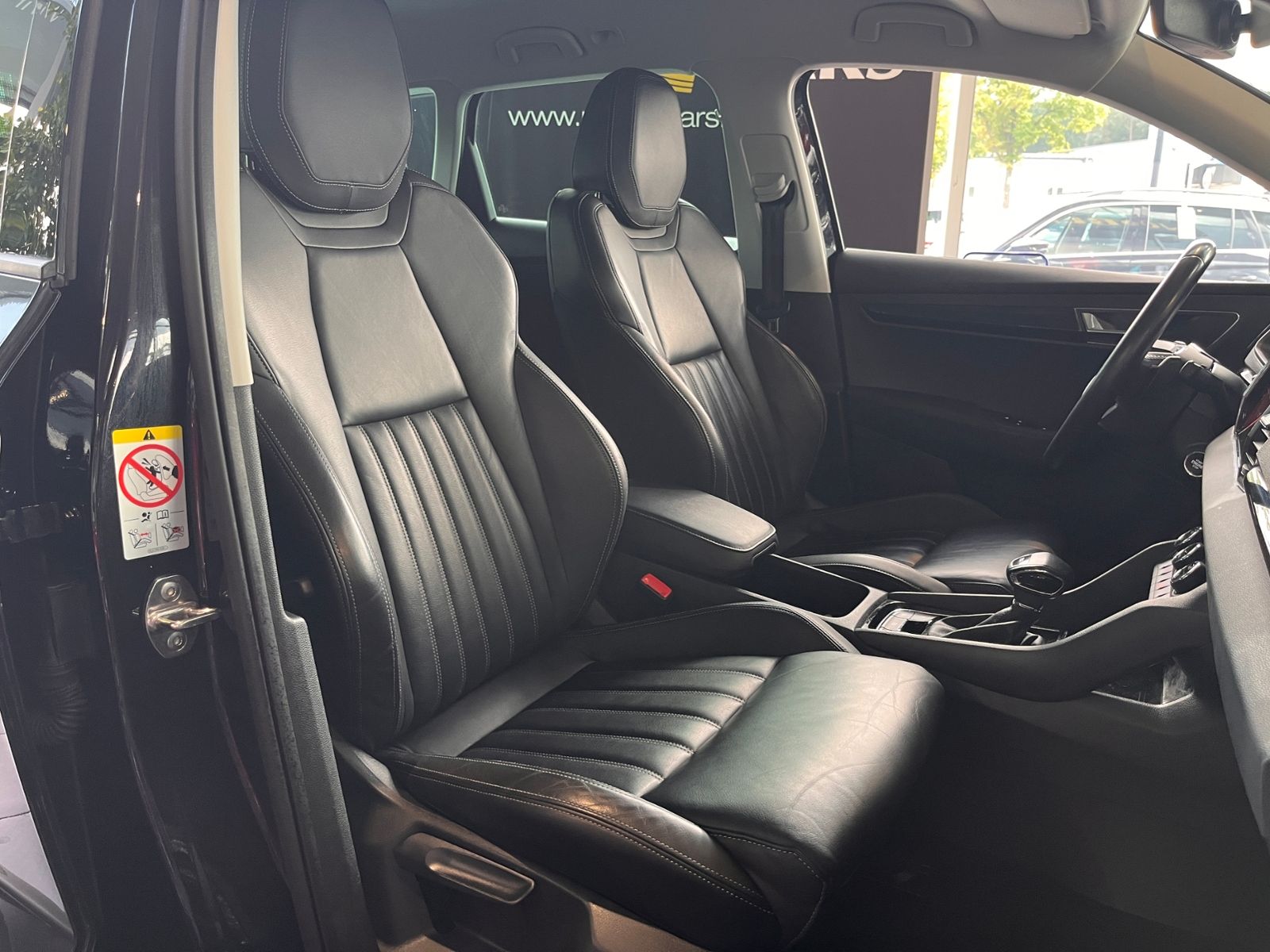 Fahrzeugabbildung SKODA KAROQ Style AHK ACC LED NAV LEDER 18"