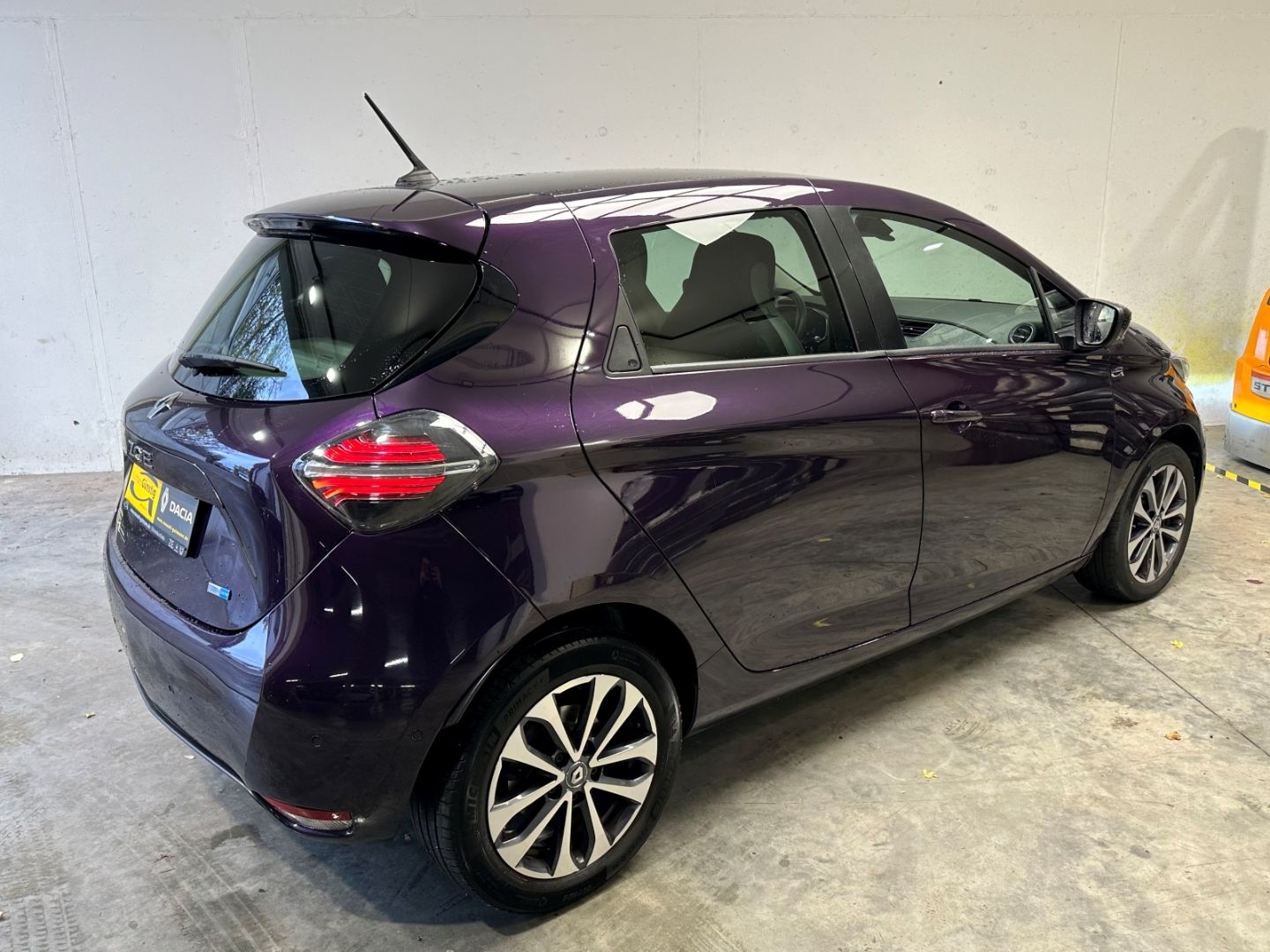 Fahrzeugabbildung Renault ZOE Intens R135 (RW395km ) inkl. Batterie Navi L