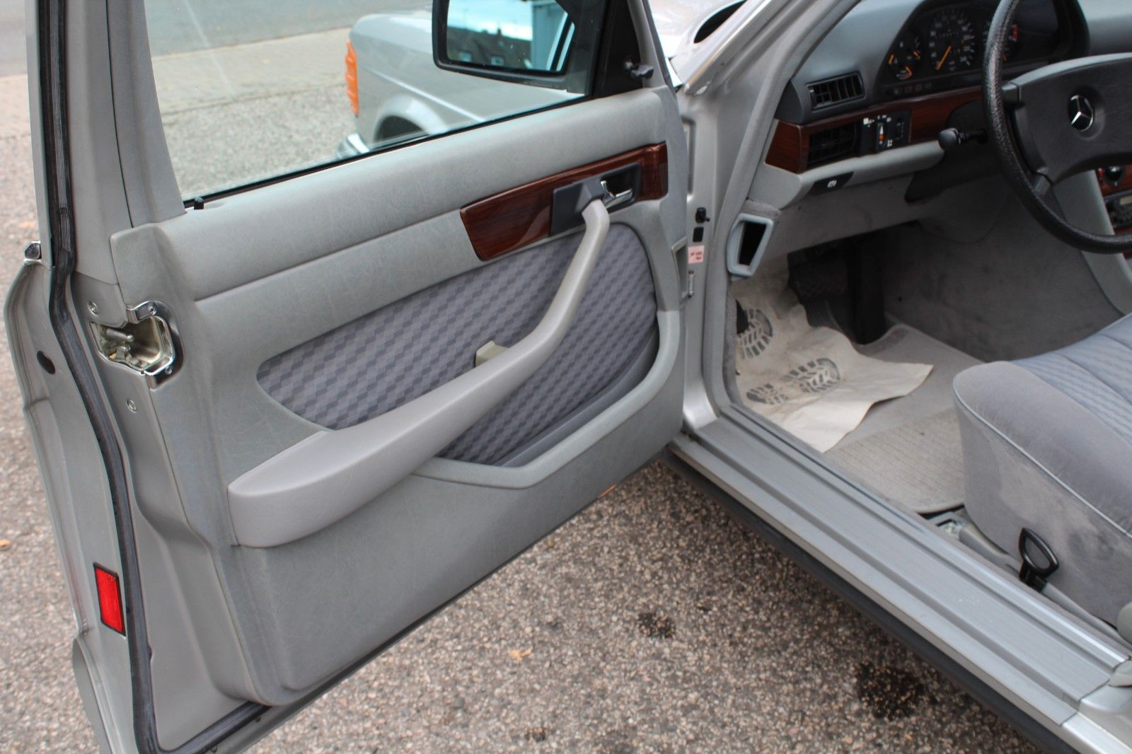 380 SE V8-Zylinder Limousine erste Sahne !!