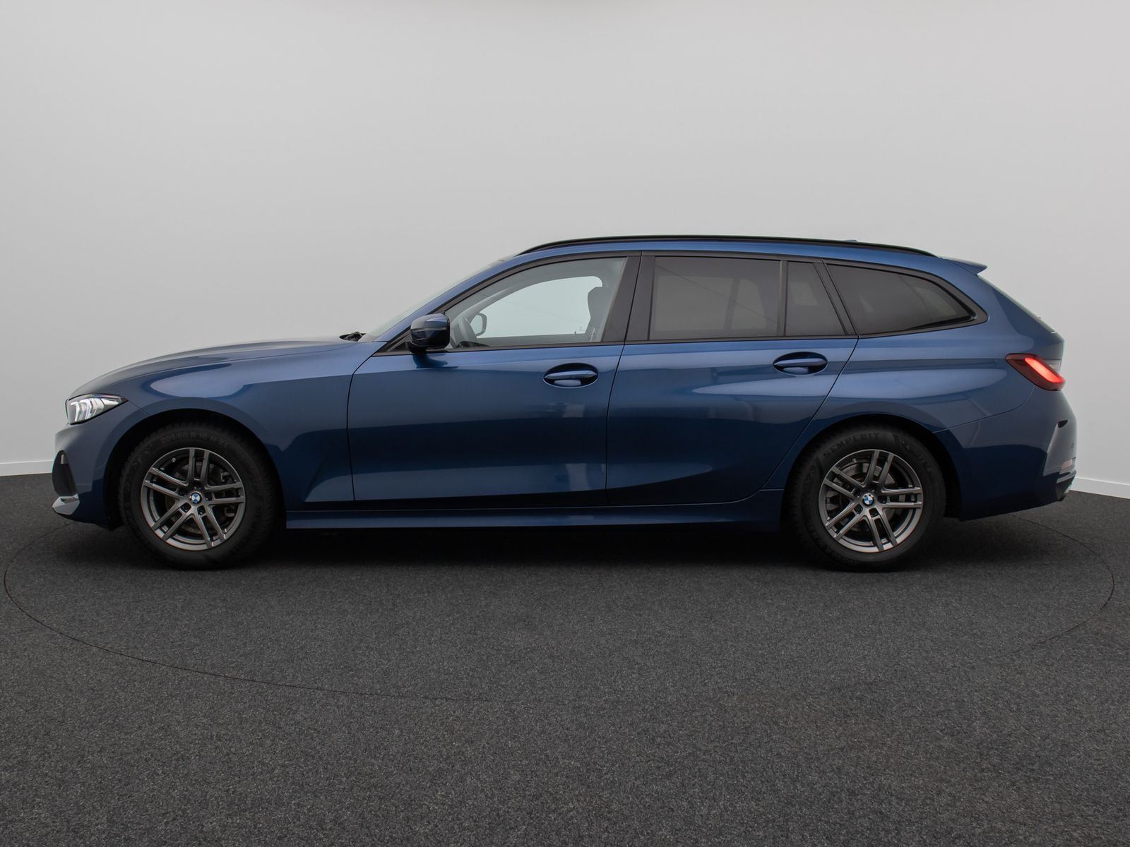 Fahrzeugabbildung BMW 318i  DAB CockPit+ PDC LED Geschwindigkeitsreg.