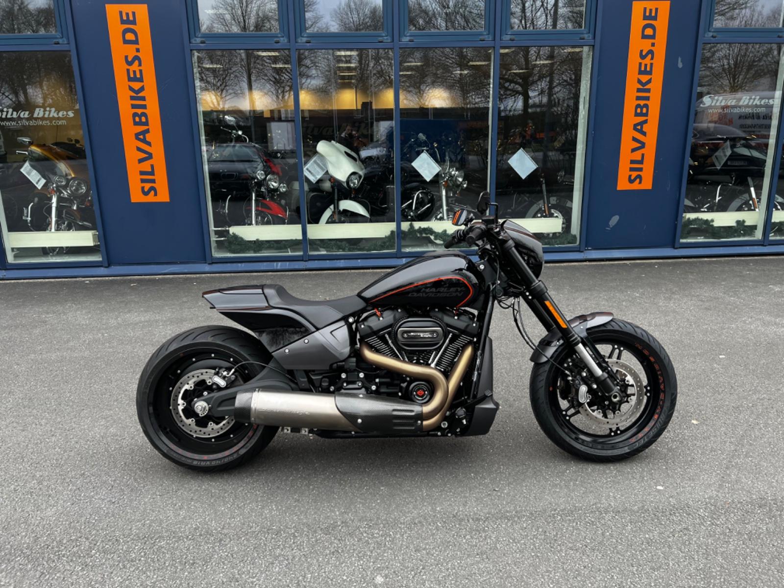 Harley-Davidson SOFTAIL*FXDR*DEZENT UMBAU*VIVID BLACK