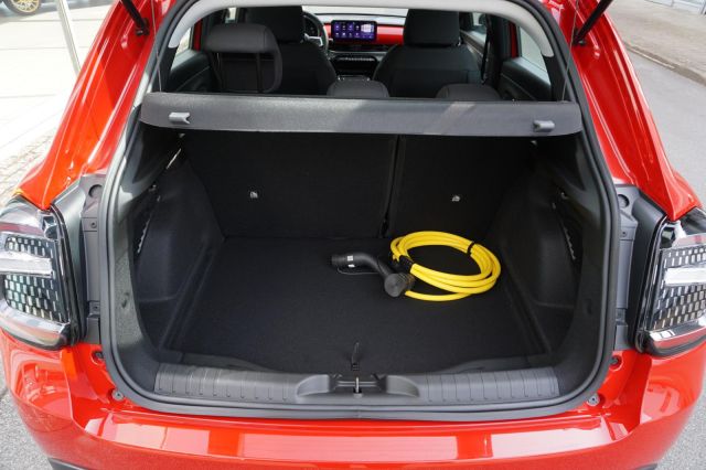 600e (RED) 54 kWh LED PDC KLIMA DAB TEMPOMAT