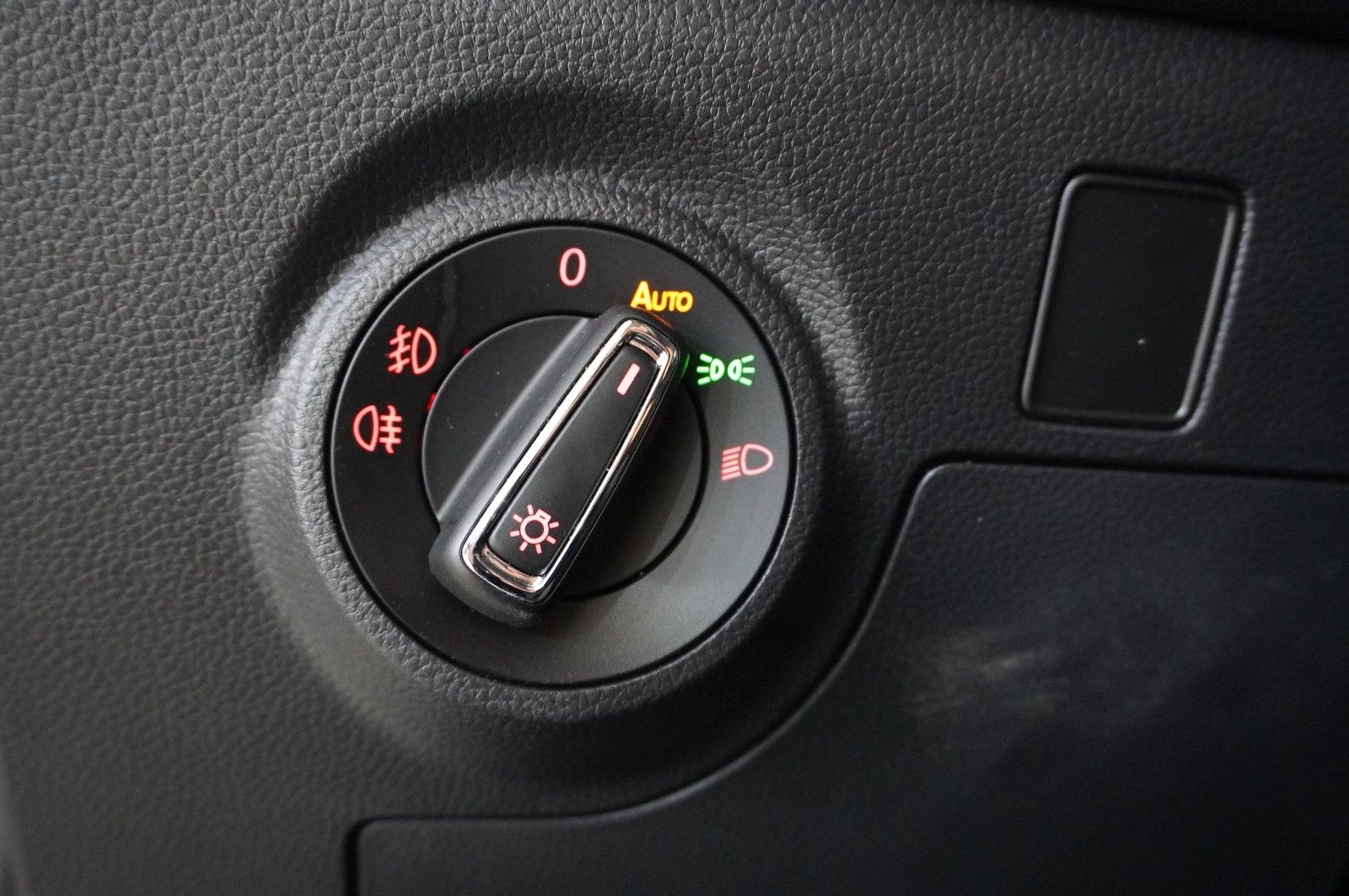 Fahrzeugabbildung SEAT Ibiza 1.0 TSI FR SPORT LED/NAVI/SHZ/PDC/TEMP/17"
