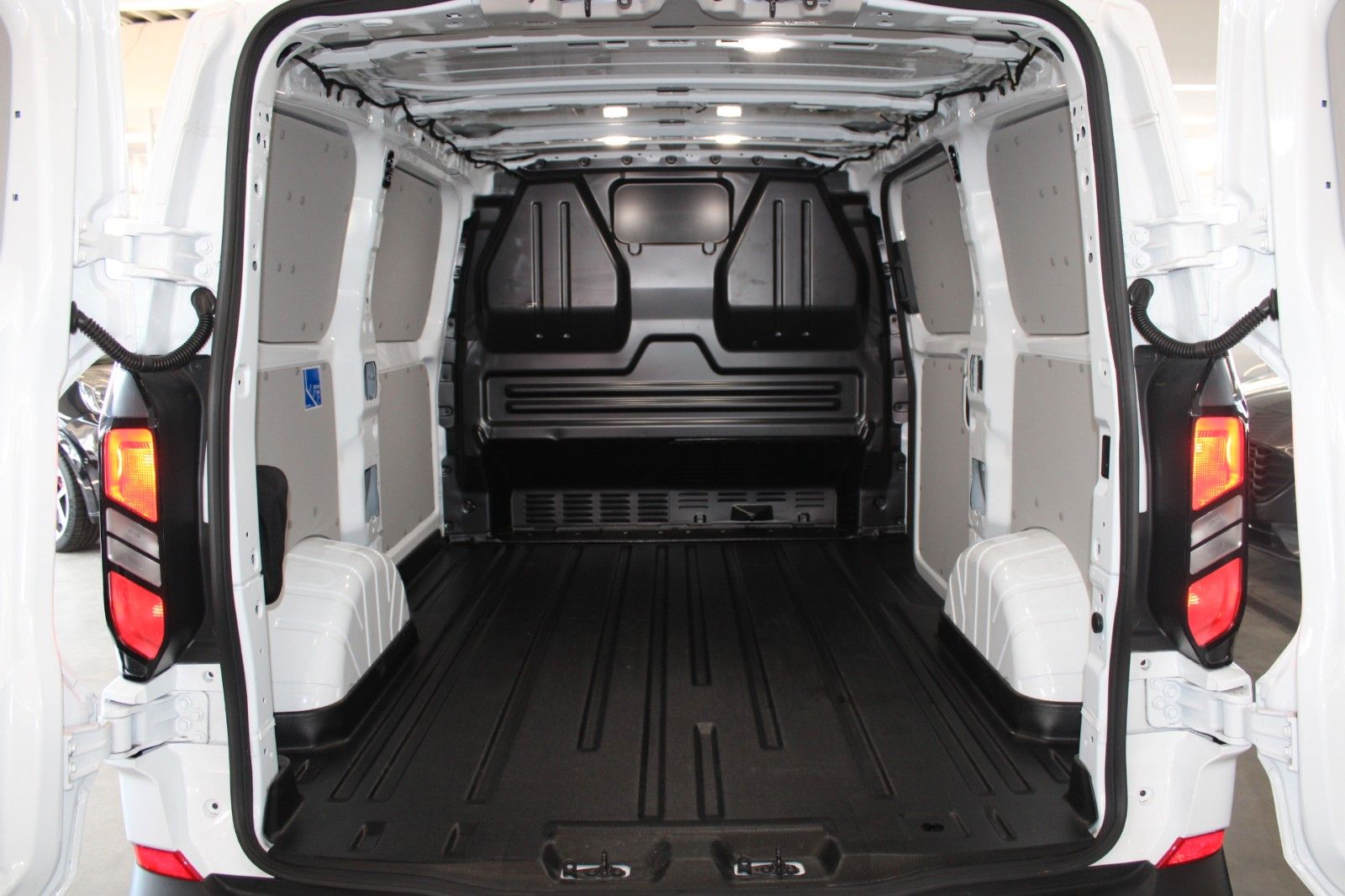 Fahrzeugabbildung Ford Transit Custom L1 TREND LED TechnologiePak2