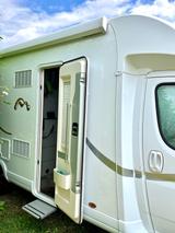 Mooveo TEI74 EBH mit PV*Luftfederung*Hubbett*Dusche*WC* - Wohnmobil oder -wagen Mit dusche