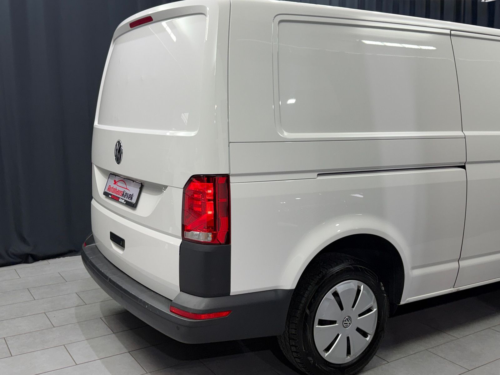 Fahrzeugabbildung Volkswagen T6.1 Transporter Kasten lang FWD|AC|PDC