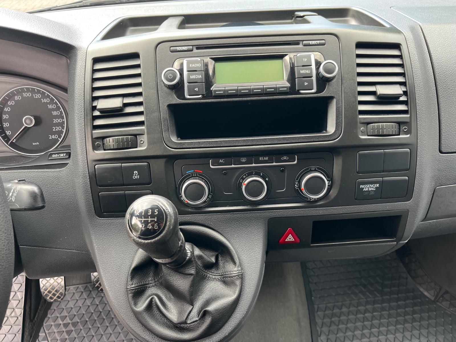 VOLKSWAGEN T5 MULTIVAN 2.0 TDI 140ch - STARLINE - ATTELAGE - PARK ASSIST AVANT/ARRIÈRE - CHAUFFAGE AUXILIAIRE - 1 ERE MAIN