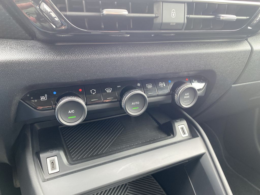 Fahrzeugabbildung Citroën C4 Benzin 155 Automatik Shine *Winterpak*Nav*LED