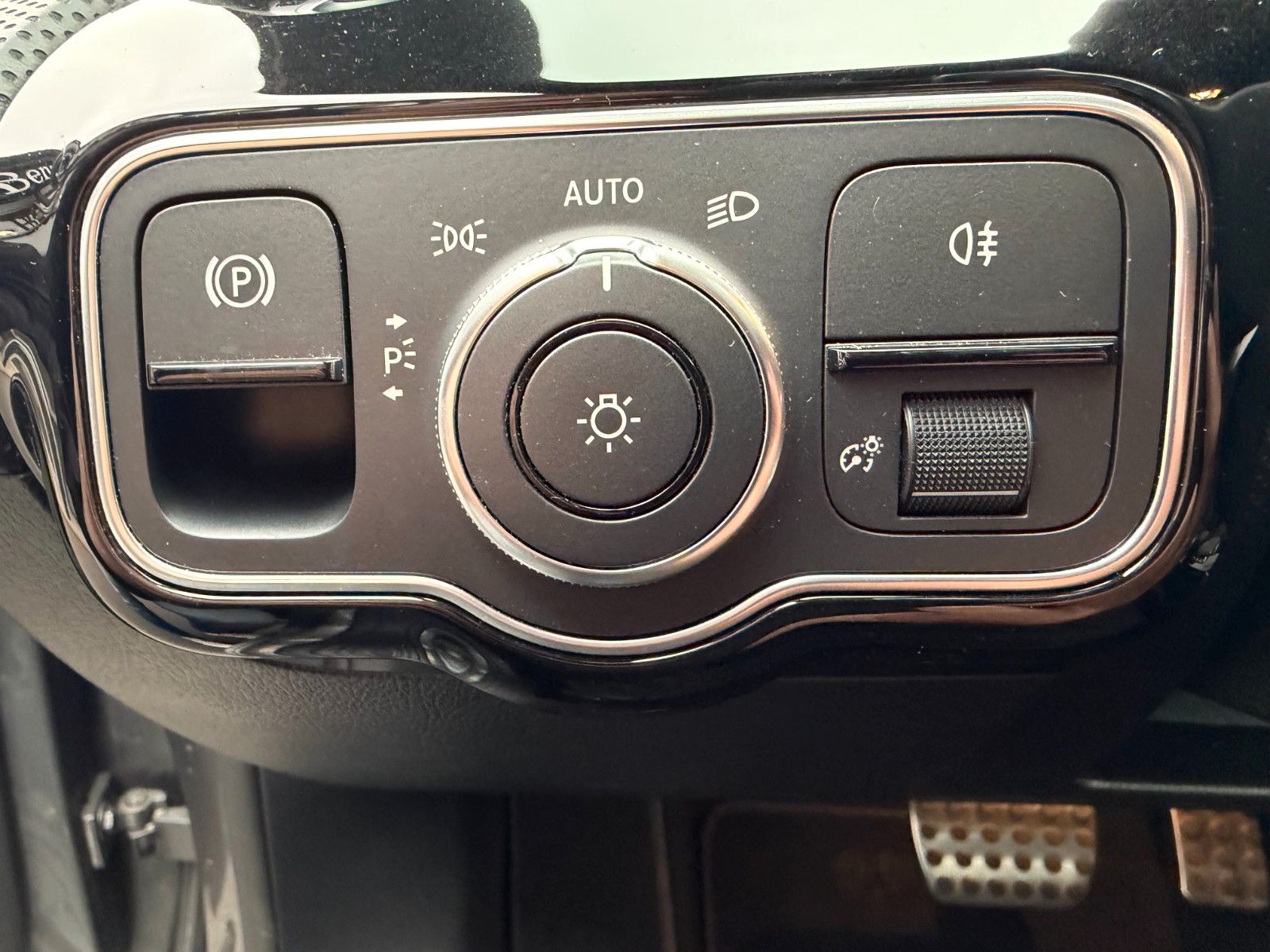 Fahrzeugabbildung Mercedes-Benz A 220d 4MATIC AMG+Night+LED+DAB+Carplay+19"