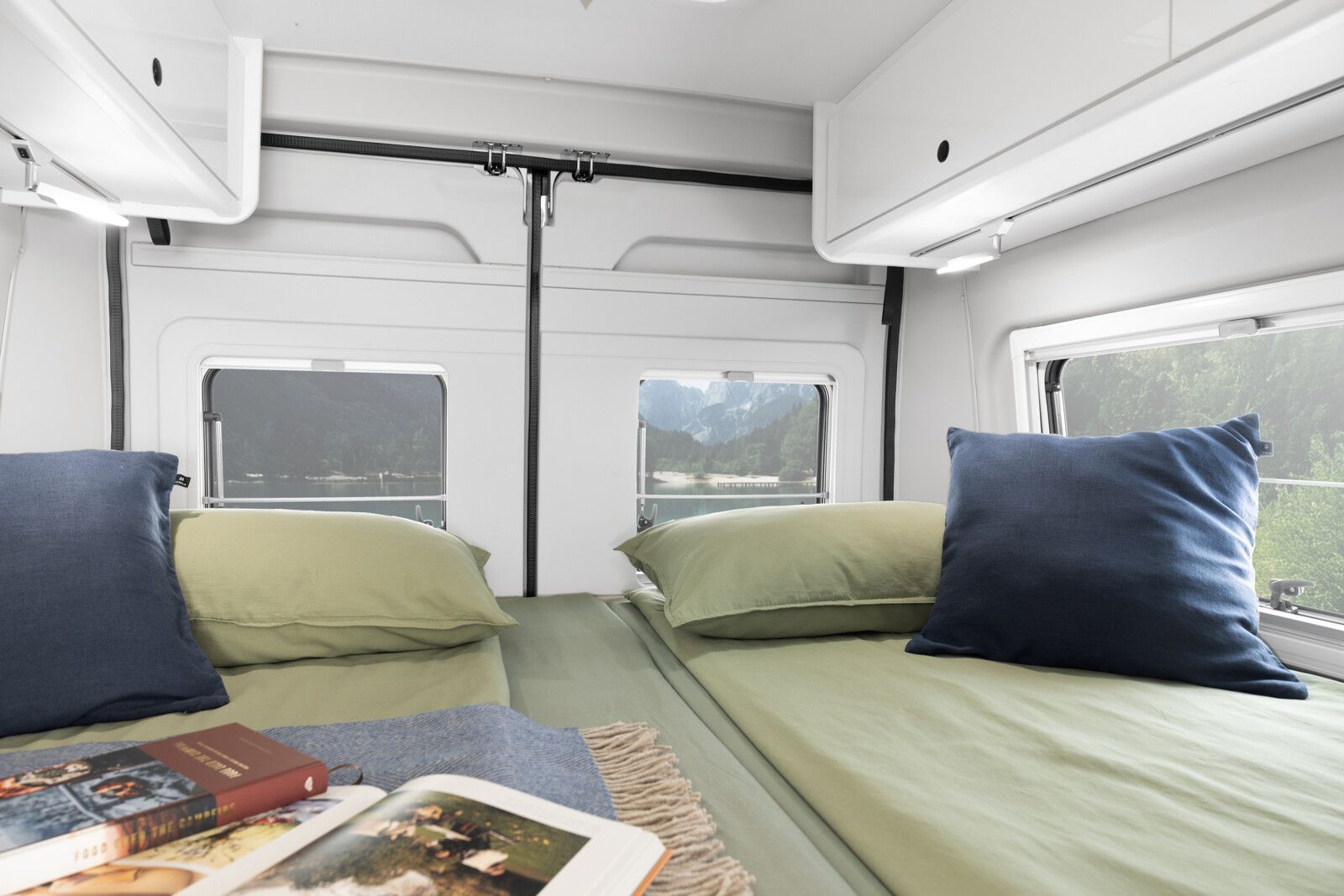Fahrzeugabbildung CORIGON CV 60 S Solar Markise Travel+ Pack by Hymer