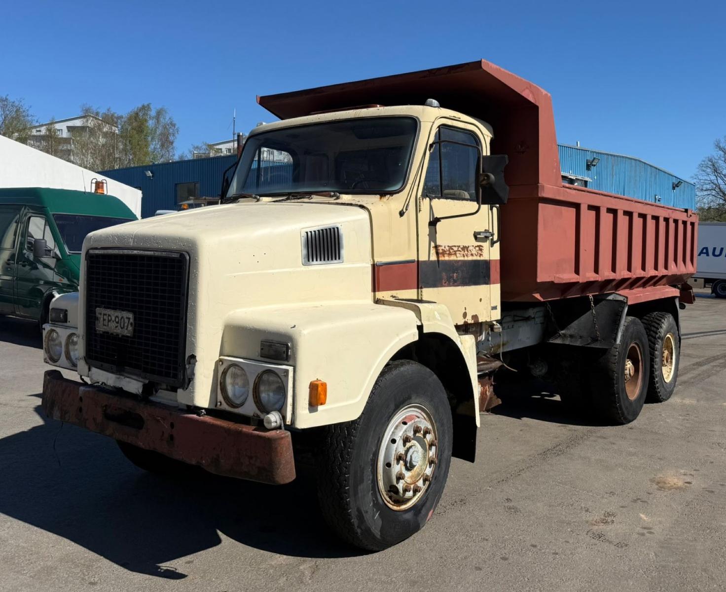 Volvo N10 6x4 full steel manual tipper