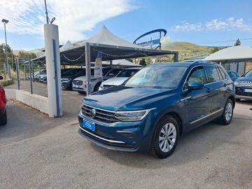 Volkswagen Tiguan - 1