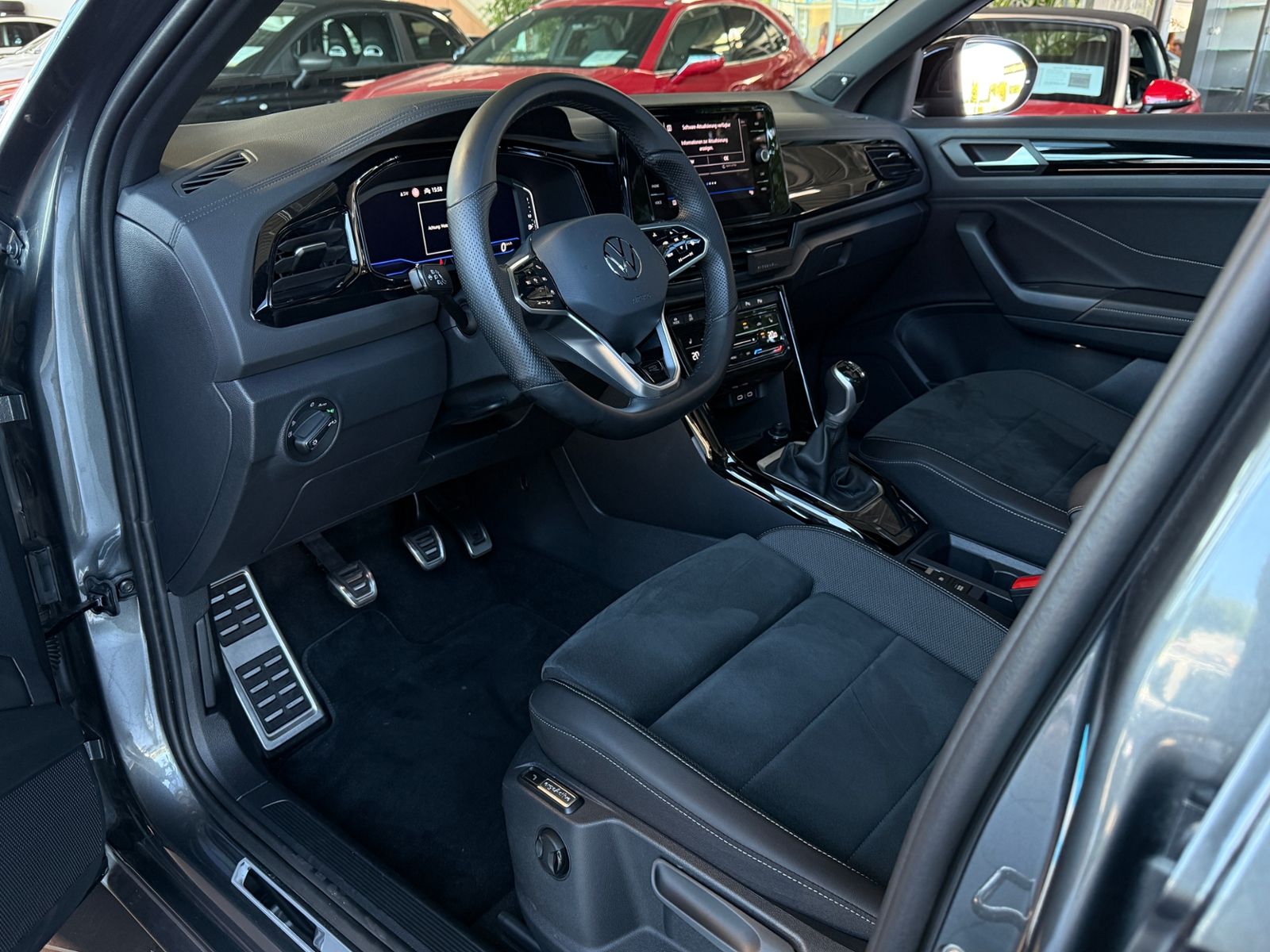 Fahrzeugabbildung Volkswagen T-Roc R-Line 1.5 l TSI  PANO ACC LED NAVI