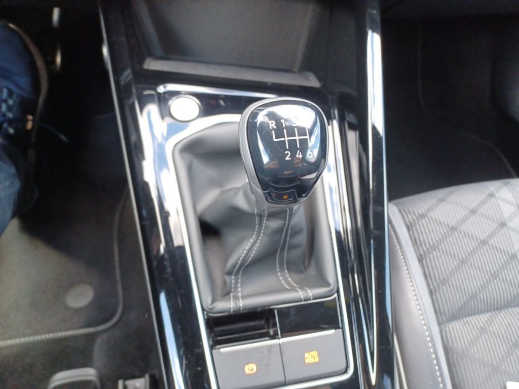 Fahrzeugabbildung Volkswagen Golf Variant 1.5 TSI R-Line, AHZV, ACC, IQ Light