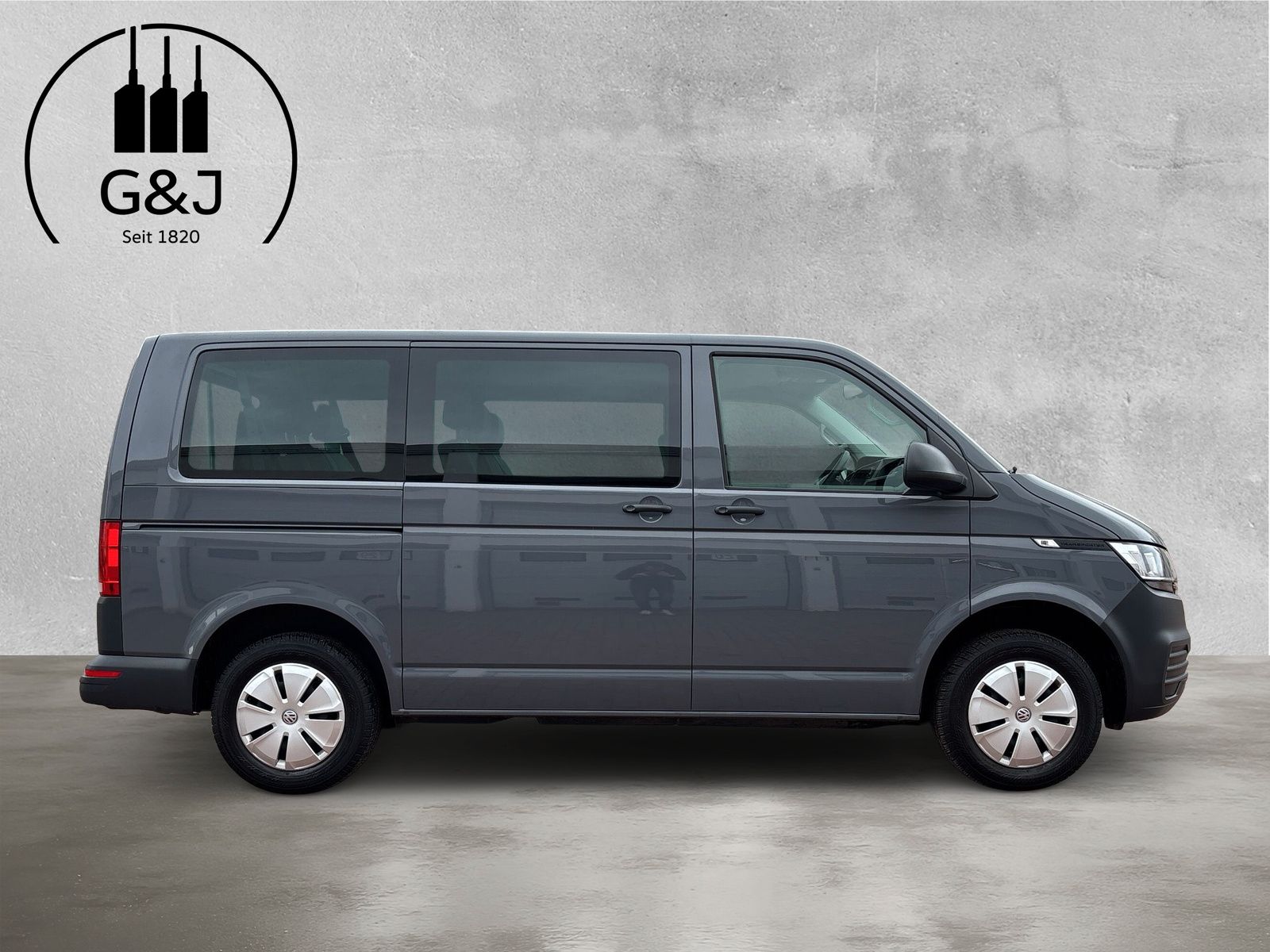 Fahrzeugabbildung Volkswagen T6.1 Transporter Kombi 2.0 TDI AHK PDC 8-Sitzer