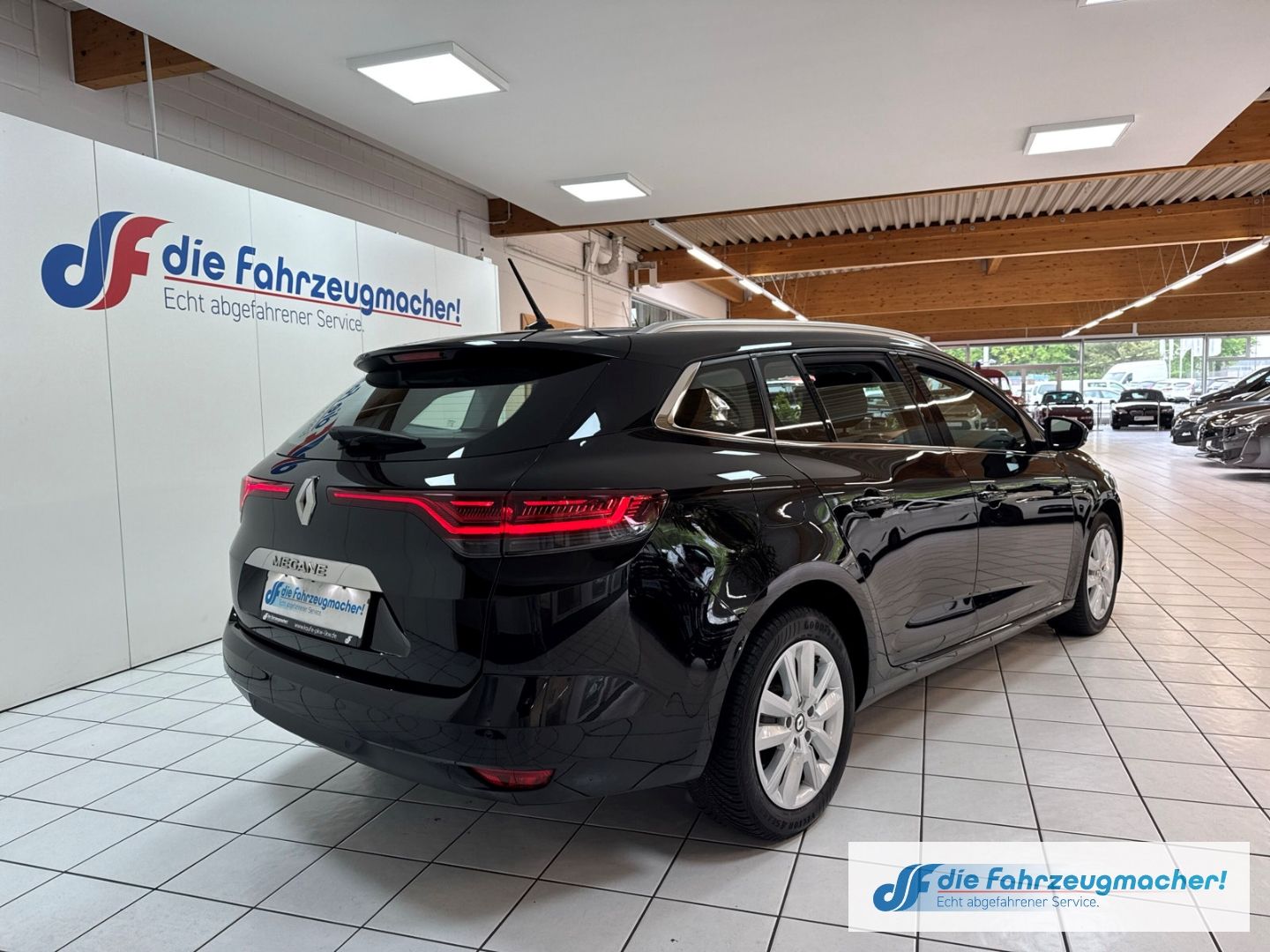 Fahrzeugabbildung Renault Megane IV Grandtour Business Edition 1.3 TCe 140