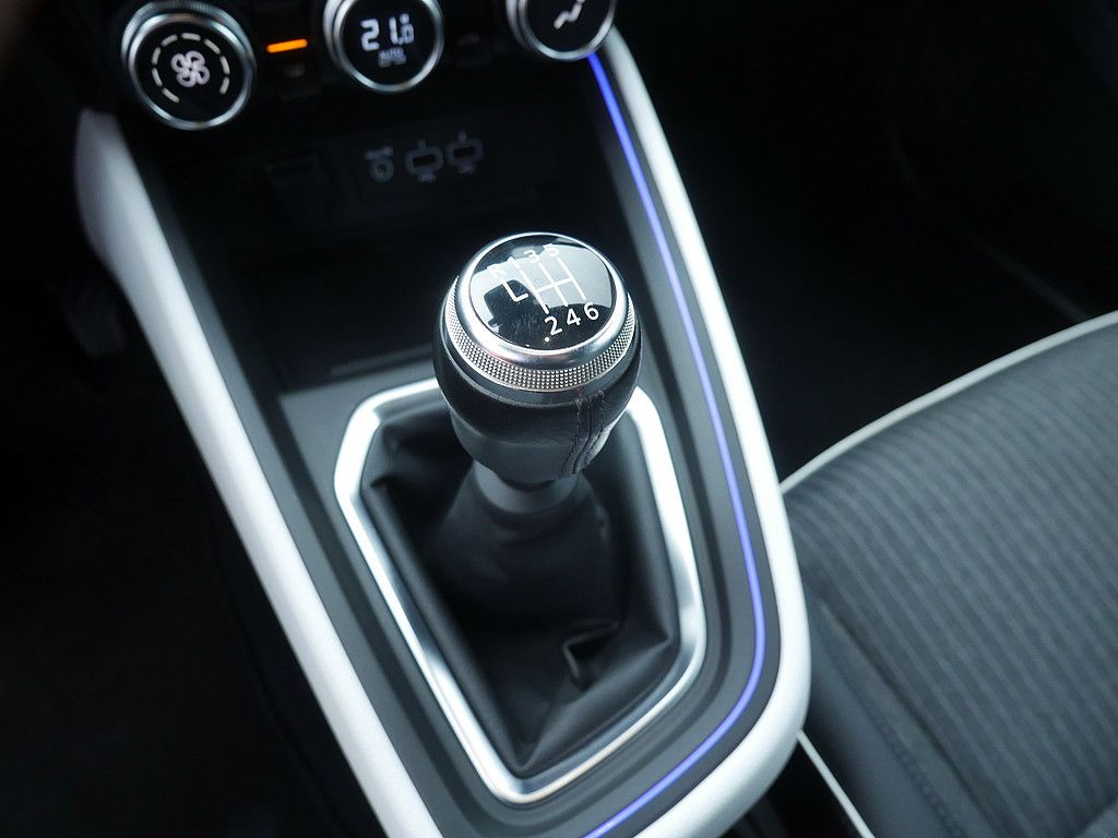 Fahrzeugabbildung Renault Clio Techno TCe 140 PDC SHZ KAMERA NAVI LED