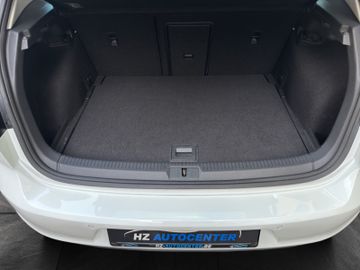 Volkswagen Golf VII Lim. 1.6 TDI DSG*PANO*XENON*PARKPILOT