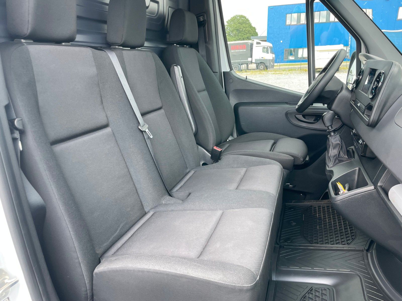 Fahrzeugabbildung Mercedes-Benz Sprinter III  317 CDI  MR / AHK  / MBUX