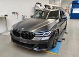 BMW 530dAut/HUD/Laser/P&DrivAsProf/StHZ/Matt/M-Sport - graue BMW 530