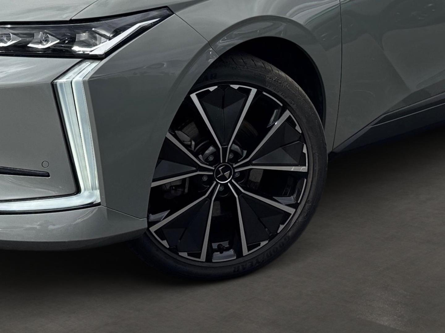 DS Automobiles DS4 E-Tense 225 La Premiere Panodach Digi-Cockpi