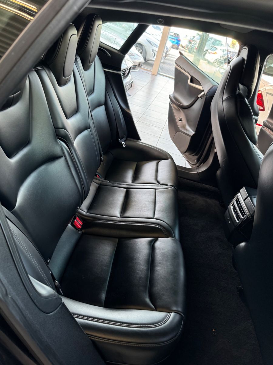 Fahrzeugabbildung Tesla Model S /Panodach/20Zoll/Vollleder-Sportsitze