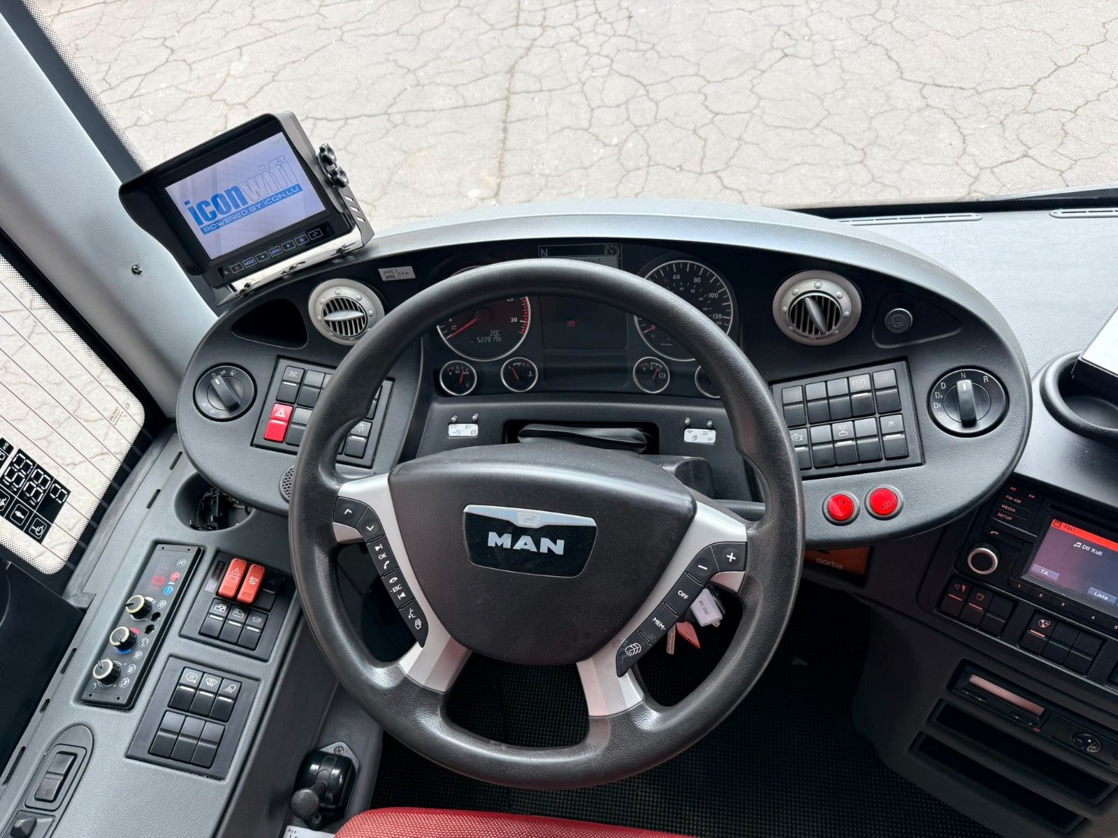 MAN  2015 - Image 13 of 28