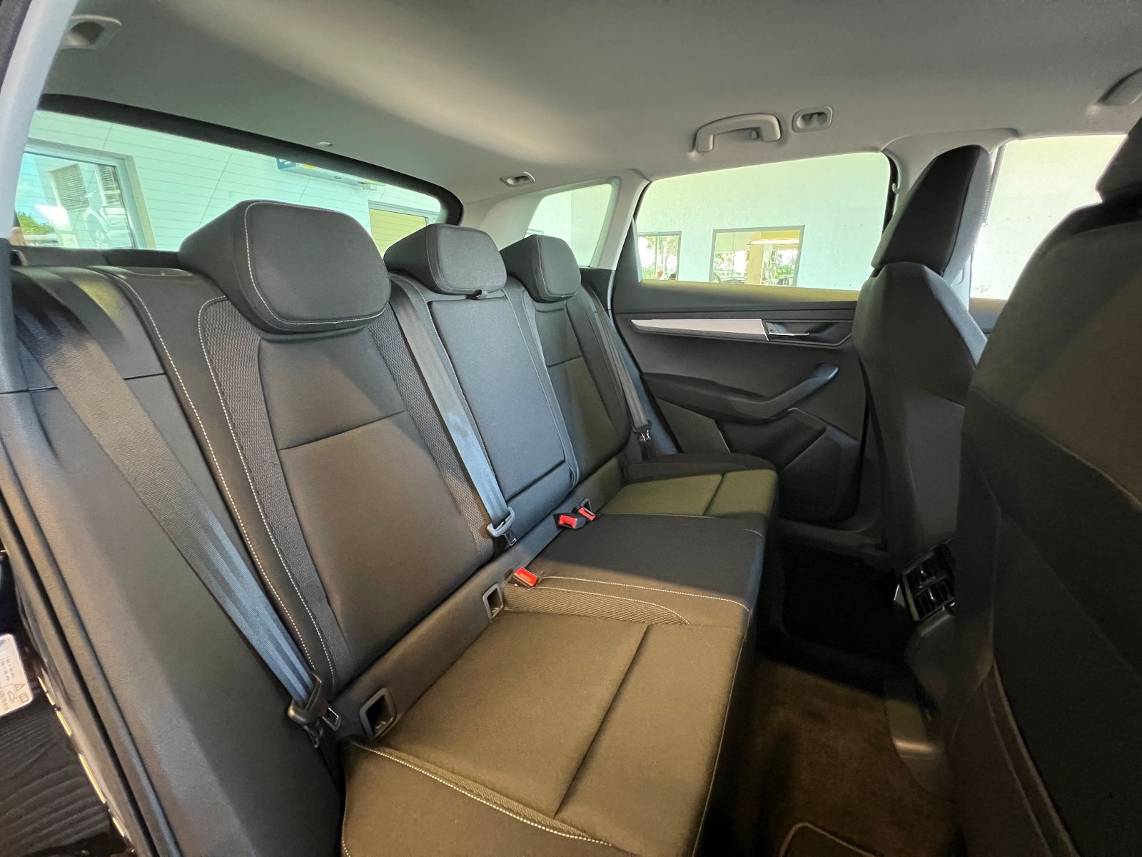 Fahrzeugabbildung SKODA Karoq DRIVE 1.5 TSI DSG *AHK, ACC, LED, Virtual