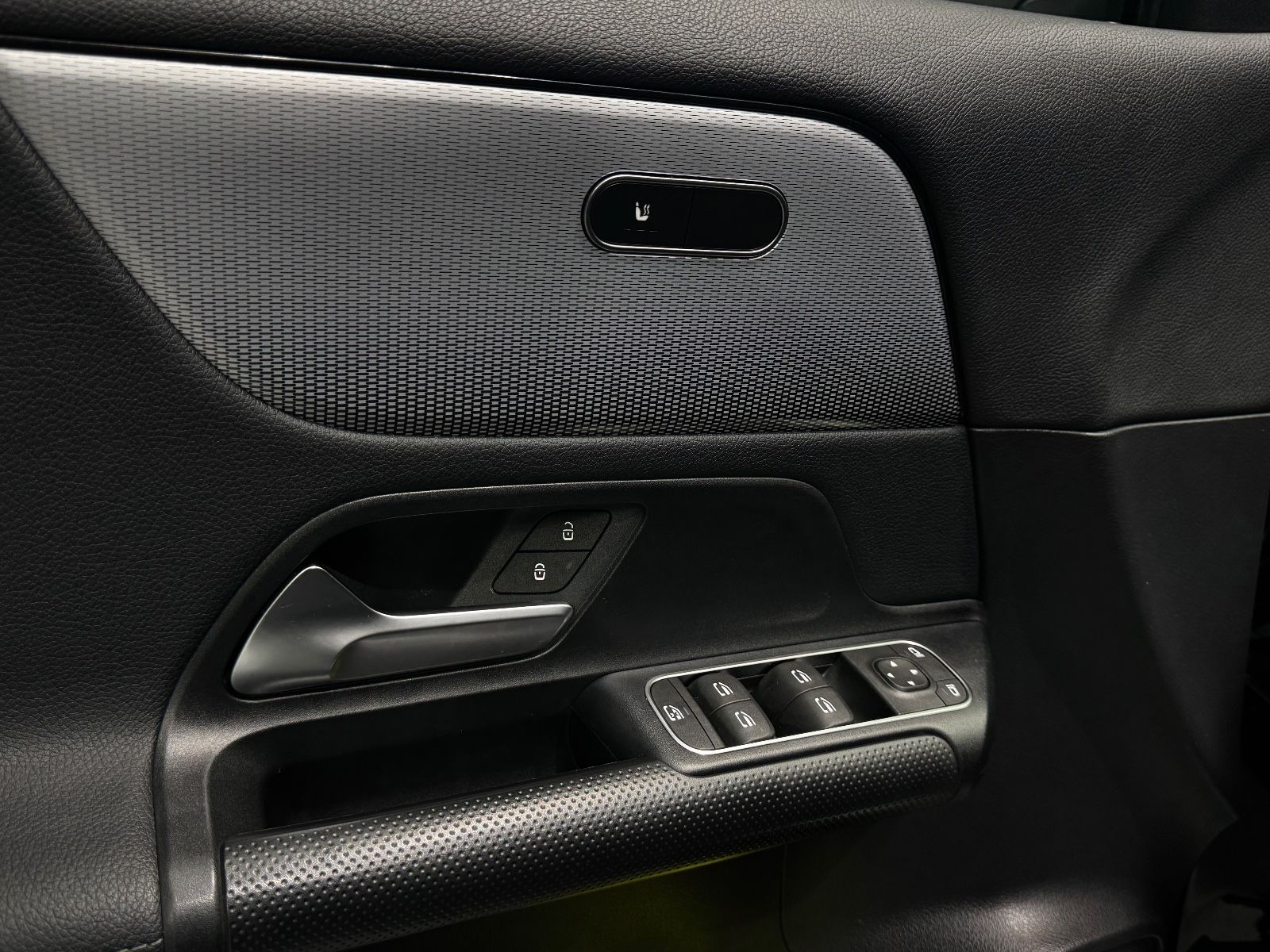 Fahrzeugabbildung Mercedes-Benz GLA 220d|AUTOMATIK|NAVI|LED-SCHEINWERFER|