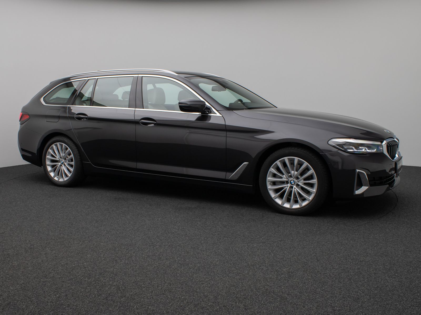 Fahrzeugabbildung BMW 520d  xD Luxury Line Panorama Kamera DAB H/K AHK
