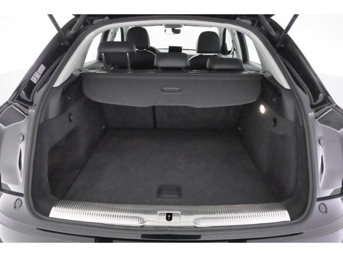 Audi Q3 2.0TFSI quattro S-tronic+NAVI+AHK+BOSE+KLIMA