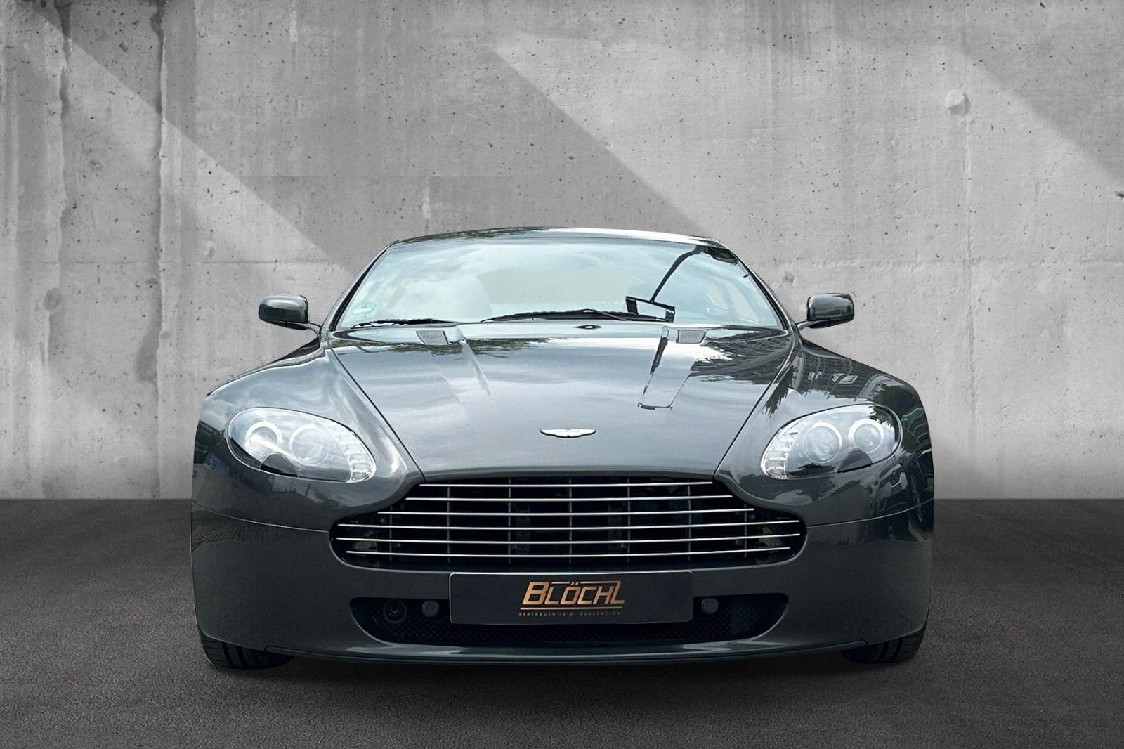 Fahrzeugabbildung Aston Martin V8 Vantage 4.7l