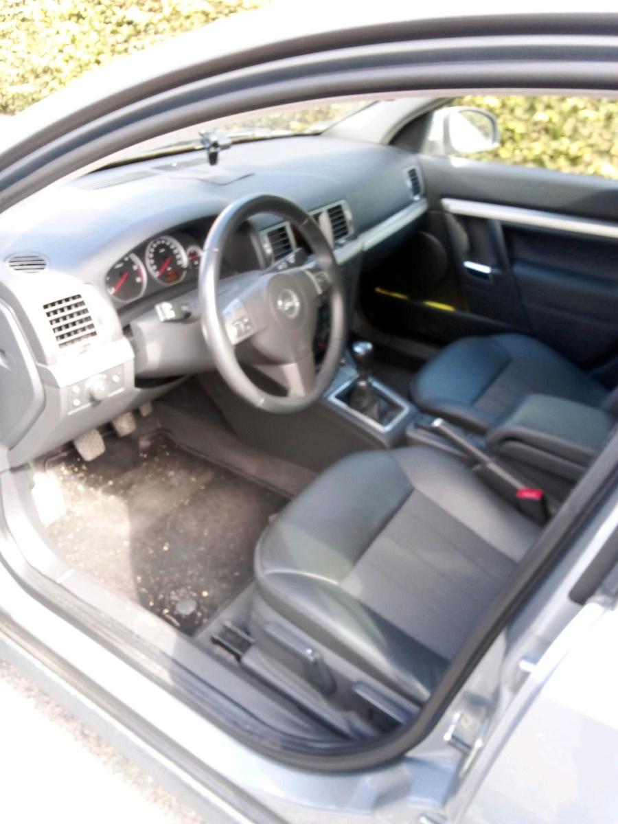 Opel Vectra 2009 — photo 7
