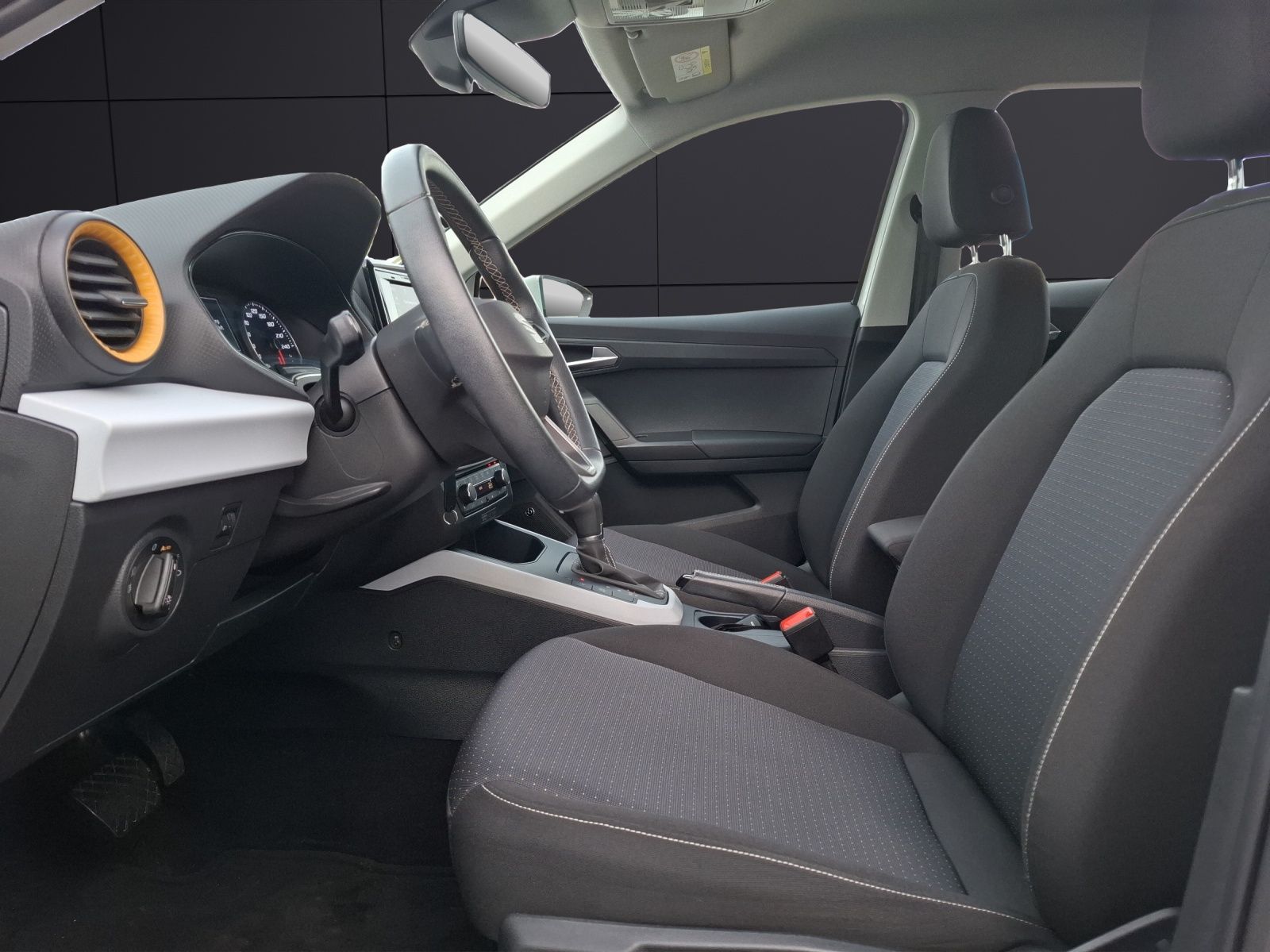 Fahrzeugabbildung SEAT Arona TSI Style Beats DSG LED GRA RFK SH LM